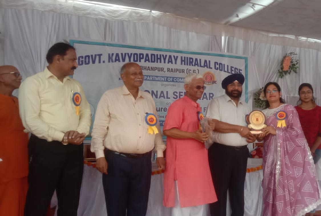 Government Kavyopadhyay Hiralal Mahavidyalaya, Abhanpur, two-day national seminar on Millet Super Food of India concluded, Padmashree awarded Krishi Ratna Millet Man of India Dr. Khadar Wali, Dr. P.R. Sahu, Dr. S.  S.  Khanuja, Dr. GA Ghanshyam, Dr. Gajendra Chandrakar Senior Scientist Professor, Indira Gandhi Agricultural University and Dr. B.S. Chhabra, Dr. Tapesh Gupta, Dr. Madhulika Aggarwal and Mr. Anil Tiwari, Dr. Kirti Srivas, Dr. Swati Sahu, Chhattisgarh, Khabargali.