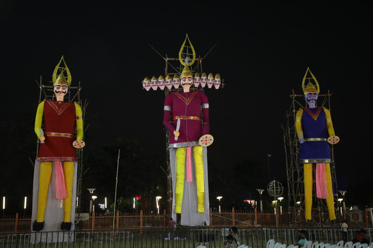 Ravana Dahan program at Sapre Shala grounds by Budhapara Dussehra Utsav Committee, Dussehra, Sushil Sunny Aggarwal, Raipur, Chhattisgarh, Khabargali.