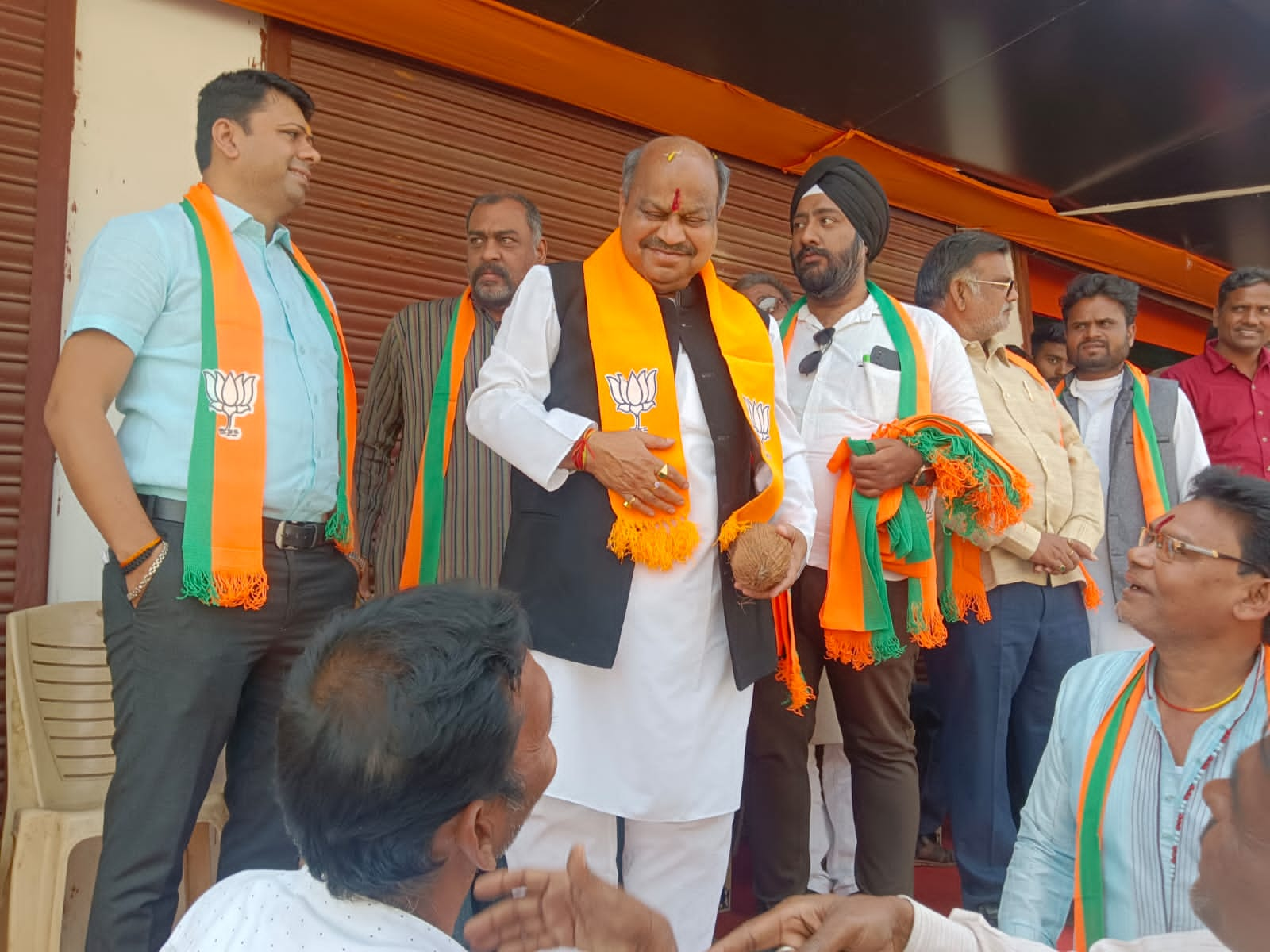 BJP candidate of Raipur North Assembly constituency Purandar Mishra, inauguration of the main election office, MP Sunil Soni, former minister Brijmohan Aggarwal, former minister Chandrashekhar Sahu, BJP election in-charge of North Assembly constituency Dharmendra Singh Tomar, BJP district president Jayanti Patel, senior BJP leader Sachidanand.  Upasane, Rajeev Aggarwal, Ashok Bajaj, Gaurishankar Sriwas, Councilor Dr. Pramod Sahu, Councilor Ram Prajapati, Councilor Vishwadini Pandey, Assembly Elections, Chha