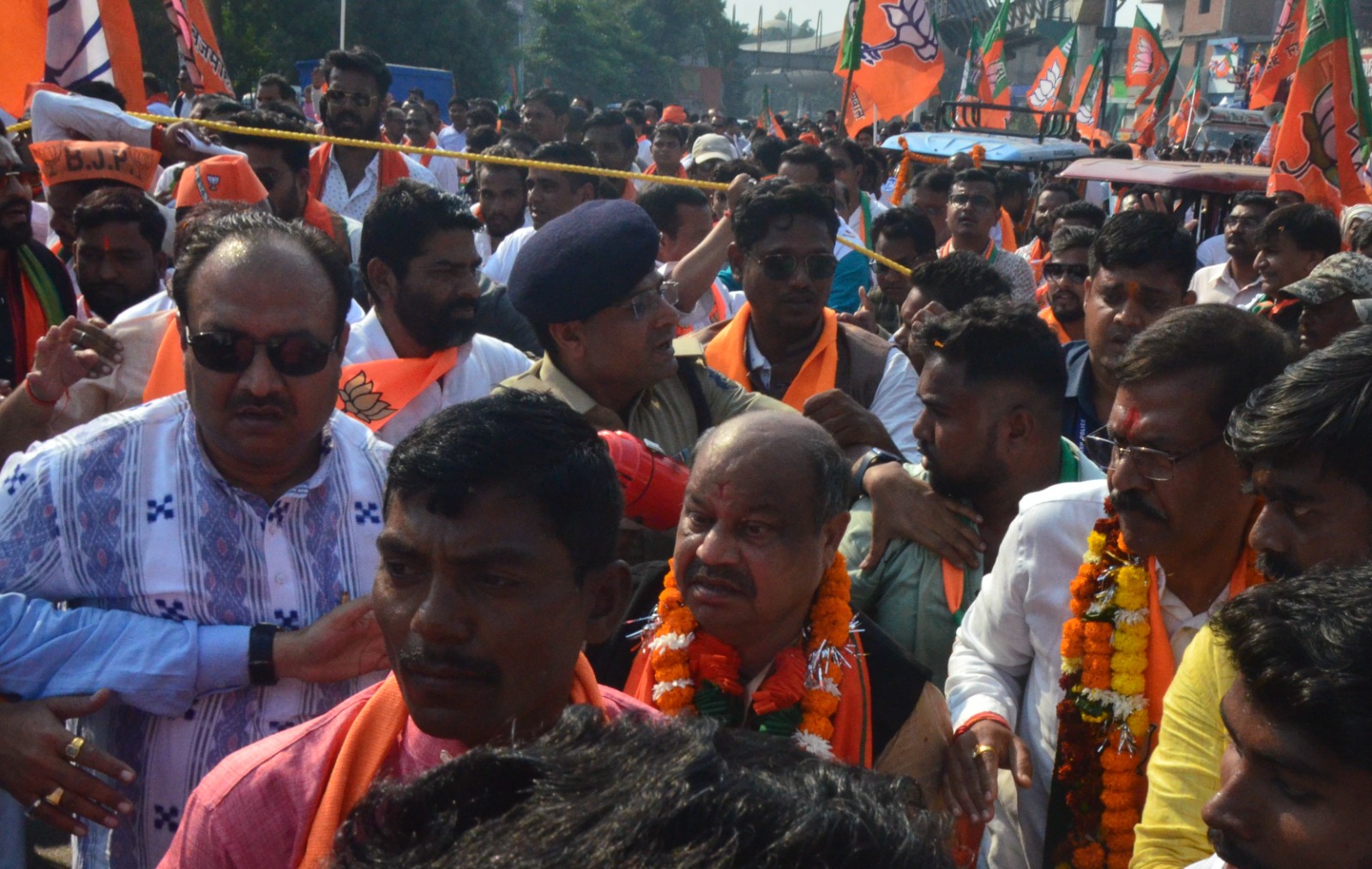 BJP candidate Purandar Mishra, Raipur North Assembly seat, Purandar Mishra's convoy left in 151 rickshaws, nomination, Chhattisgarh Assembly elections, Khabargali