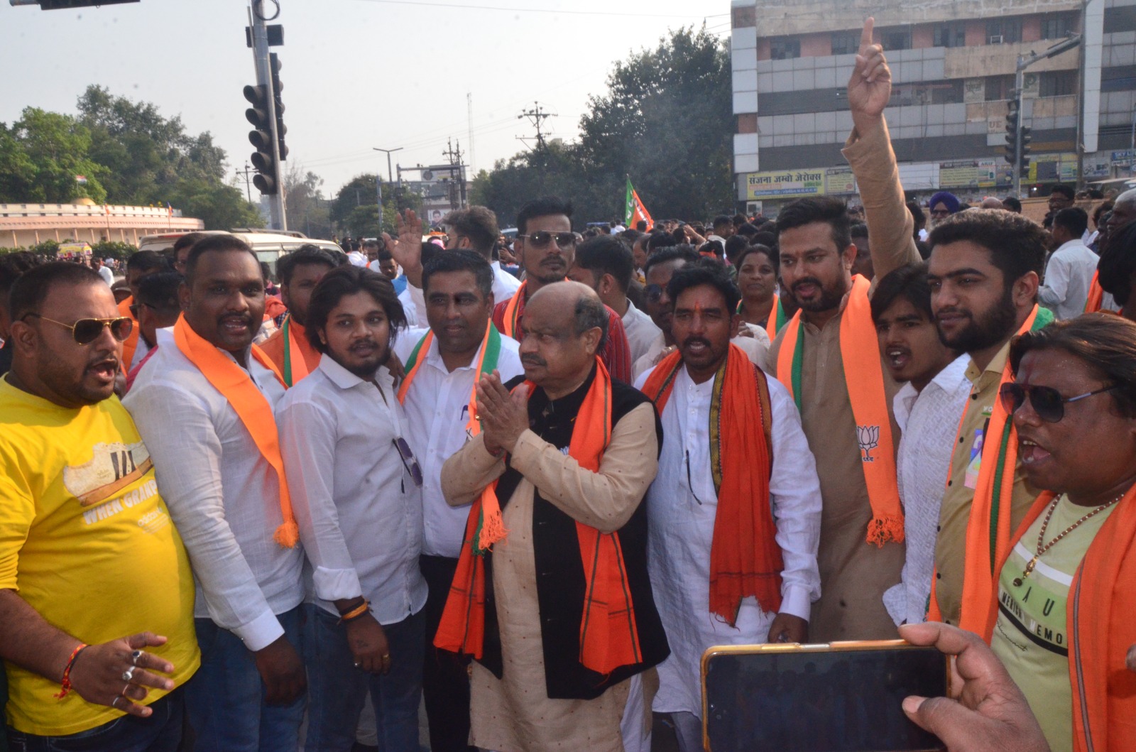 BJP candidate Purandar Mishra, Raipur North Assembly seat, Purandar Mishra's convoy left in 151 rickshaws, nomination, Chhattisgarh Assembly elections, Khabargali