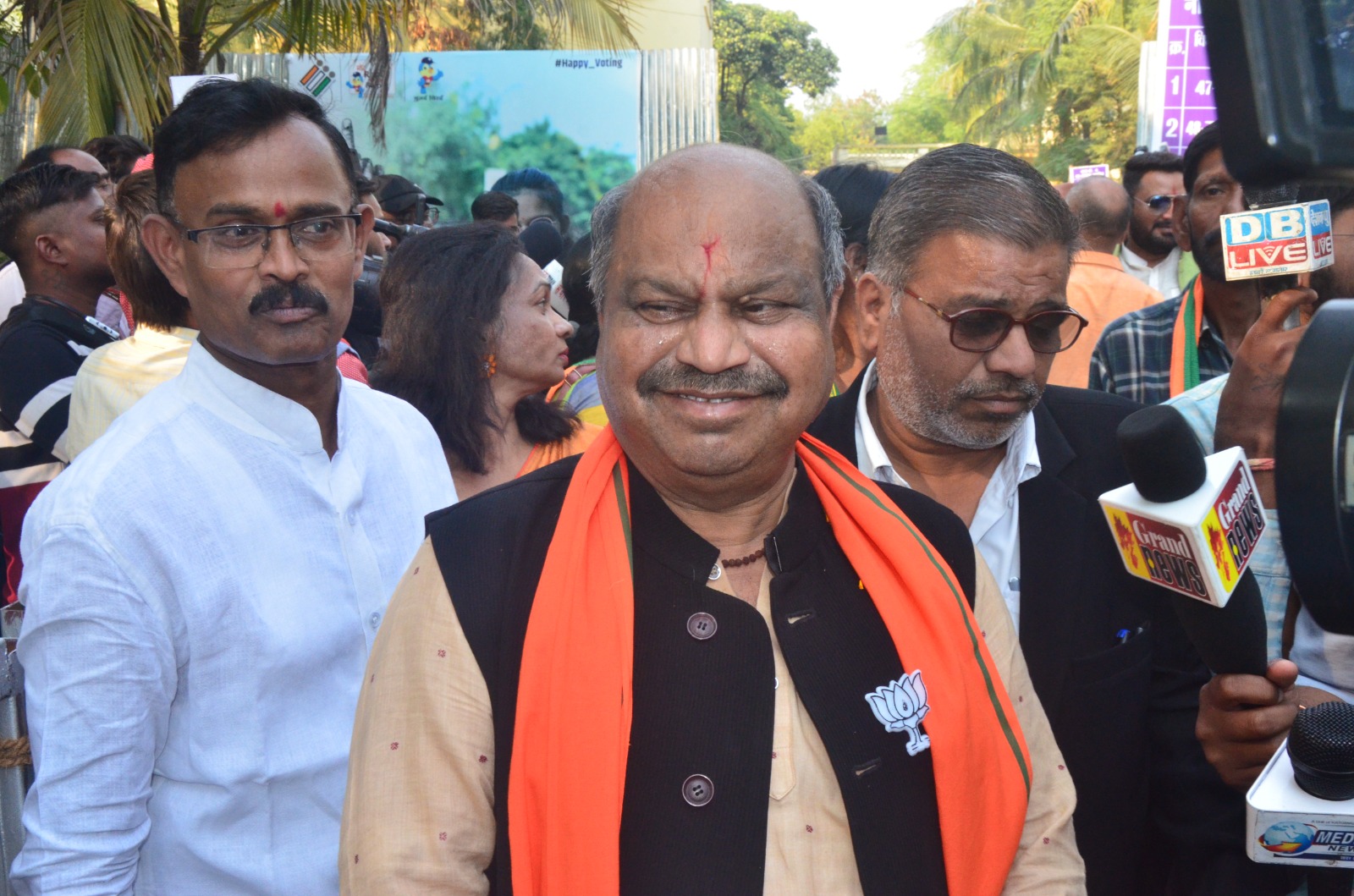 BJP candidate Purandar Mishra, Raipur North Assembly seat, Purandar Mishra's convoy left in 151 rickshaws, nomination, Chhattisgarh Assembly elections, Khabargali