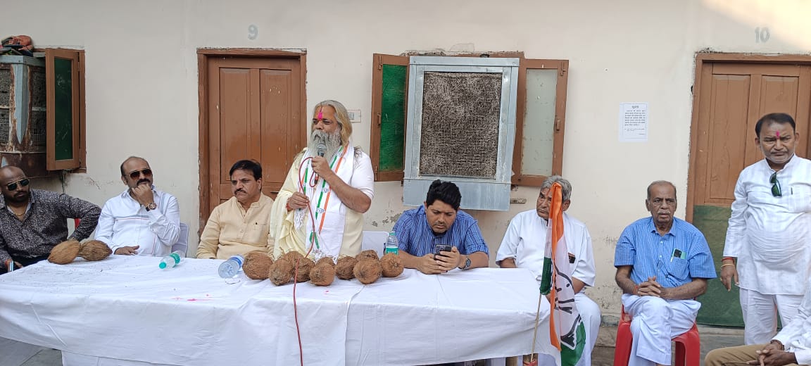 Bus stand, sports ground, filter plant and Sanskrit Girls College are the contribution of Dudhadhari Math, Rajeshree Mahant Ji Maharaj, Shri Dudhadhari Math Peethadhishwar Rajeshree Mahant Ramsundar Das Ji Maharaj, Raipur, South Assembly Constituency, Congress, Chhattisgarh, Khabargali.