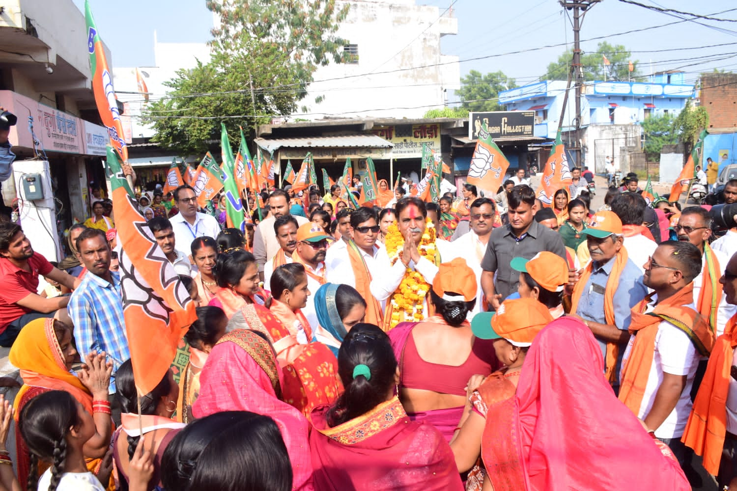 Former cabinet minister, Raipur West Assembly, BJP candidate Rajesh Munat, election public relations campaign, Sri Sri Solapuri Mata located in Khamtarai, Chhattisgarh Khabargali