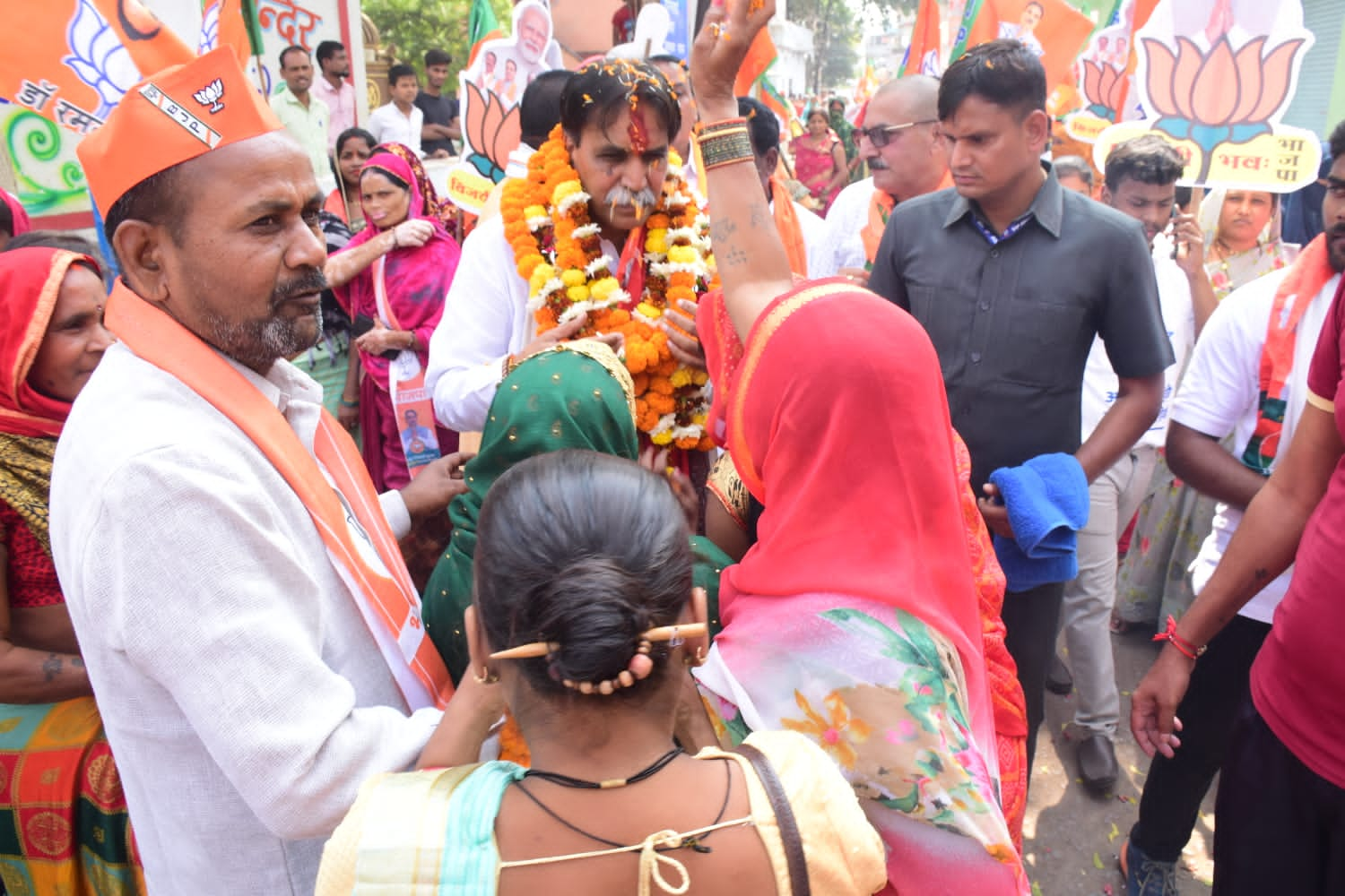 Former cabinet minister, Raipur West Assembly, BJP candidate Rajesh Munat, election public relations campaign, Sri Sri Solapuri Mata located in Khamtarai, Chhattisgarh Khabargali