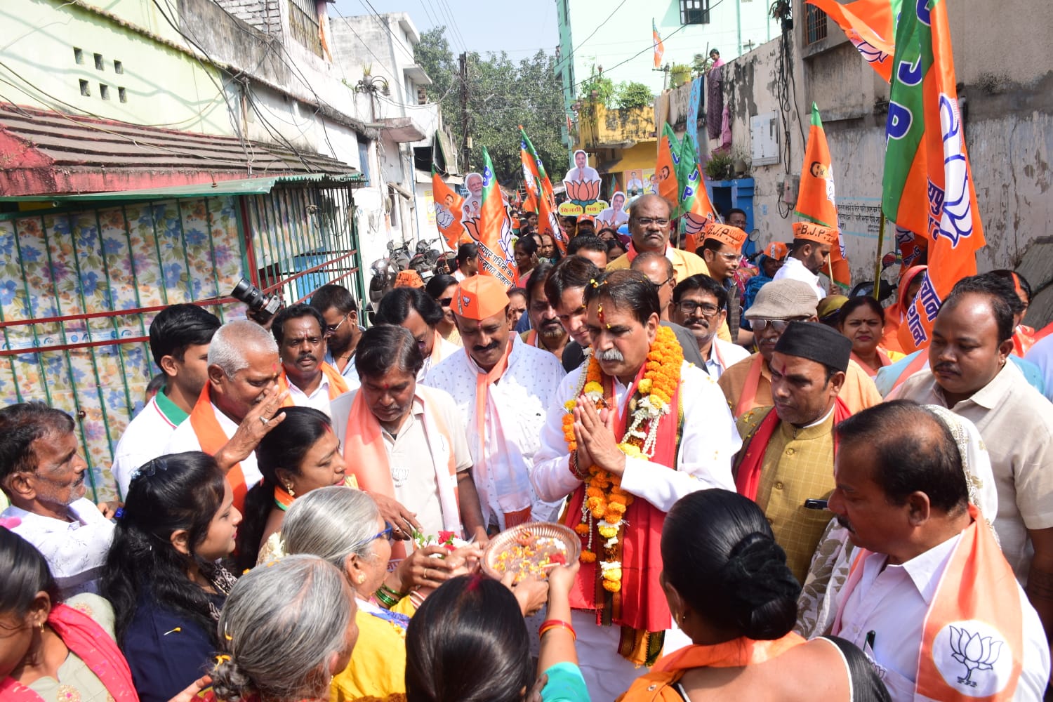 Former cabinet minister, Raipur West Assembly, BJP candidate Rajesh Munat, election public relations campaign, Sri Sri Solapuri Mata located in Khamtarai, Chhattisgarh Khabargali