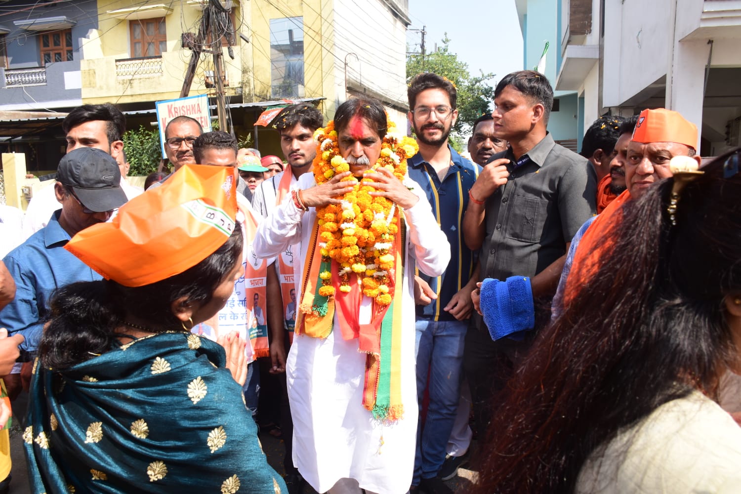 Former cabinet minister, Raipur West Assembly, BJP candidate Rajesh Munat, election public relations campaign, Sri Sri Solapuri Mata located in Khamtarai, Chhattisgarh Khabargali