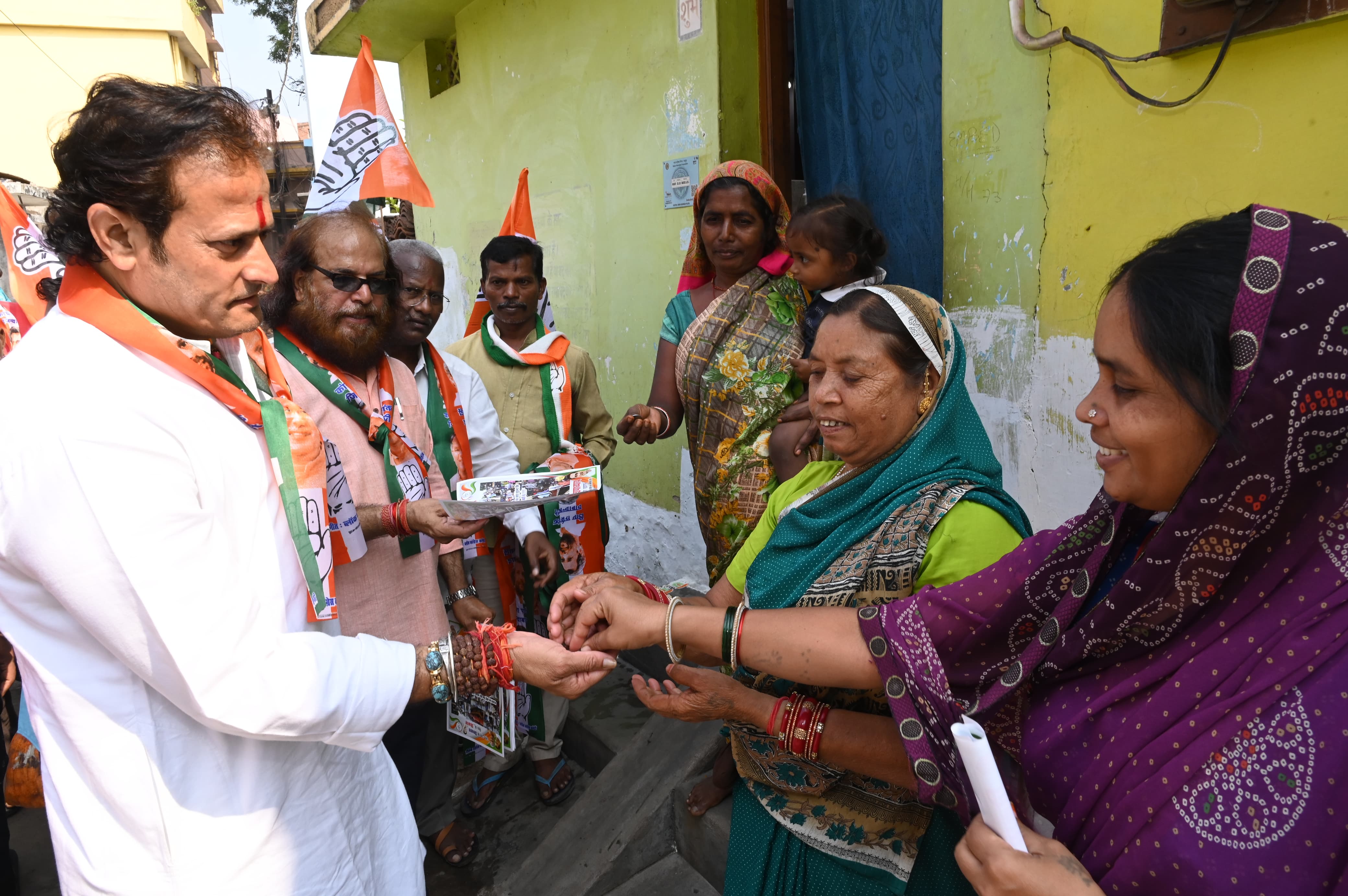 Gaur Brahmin Samaj and Sahu Samaj MLA Vikas Upadhyay took blessings, Raipur West Congress MLA Vikas Upadhyay, Assembly Elections, Election Campaign, Chhattisgarh, Khabargali