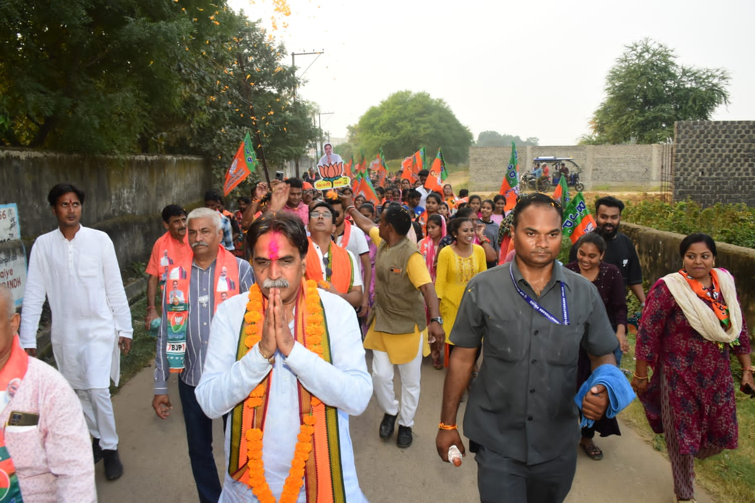 Rajesh Munat, Bharatiya Janata Party candidate from Raipur West, Baba Hatkeshwar Nath ji from Mahadev Ghat, Chhattisgarh Assembly Elections, Khabargali.