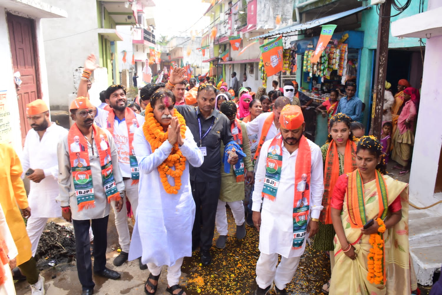 Rajesh Munat, Bharatiya Janata Party candidate from Raipur West, Baba Hatkeshwar Nath ji from Mahadev Ghat, Chhattisgarh Assembly Elections, Khabargali.