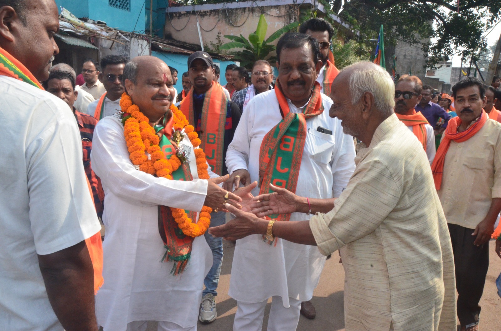 BJP candidate from Raipur North assembly constituency Purandar Mishra, tour and public relations, Chhattisgarh assembly elections, Khabargali