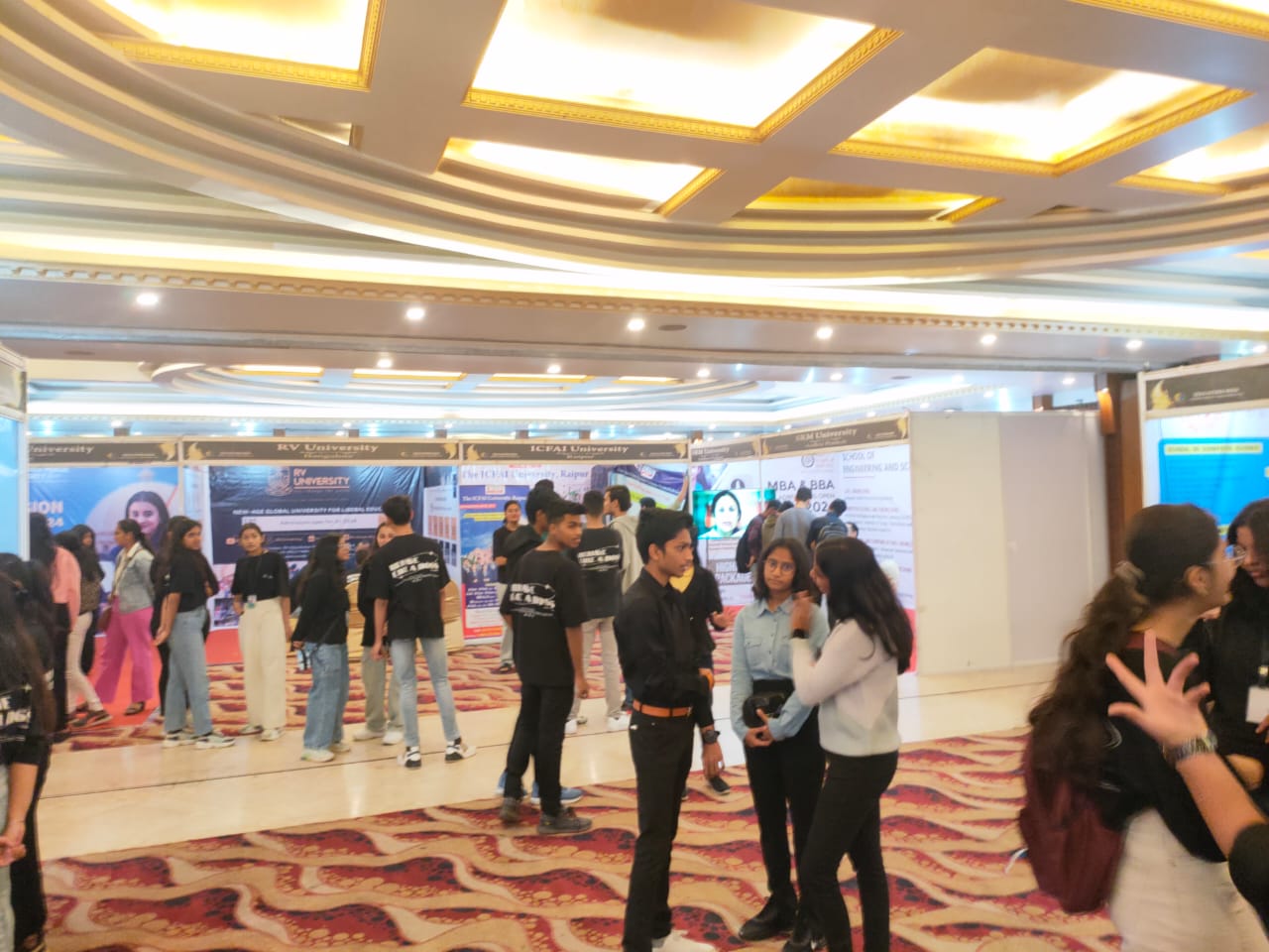 EducatorsIndia, Director Sunil Prajapati, Career Guidance Fair, Hotel Babylon, Nikku Sir Coaching Class, SRM University, Manipal University, Mahindra University, MIT University, Kalinga University, RV University, Anjaneya University, ITM University and ICFAI University, Raipur, Chhattisgarh, Khabargali