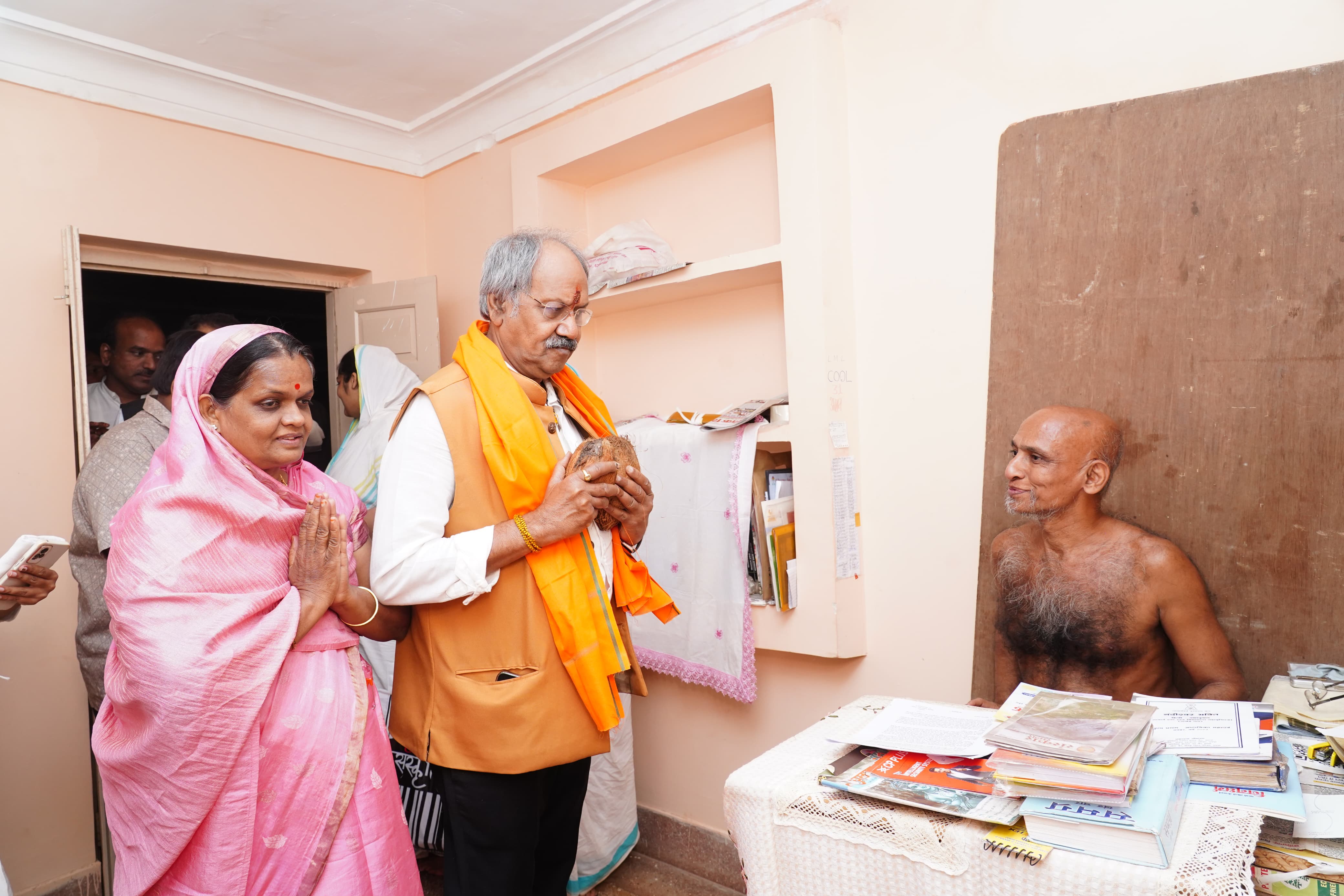 Brijmohan Aggarwal, Jain Muni Acharya Shri Vidya Sagar Ji Maharaj, Panchkalyanak Committee, Tilda Nevra, Chhattisgarh, Khabargali participated in the Pankalyanak of the newly constructed Jain temple.chhattisgarh, khabargali