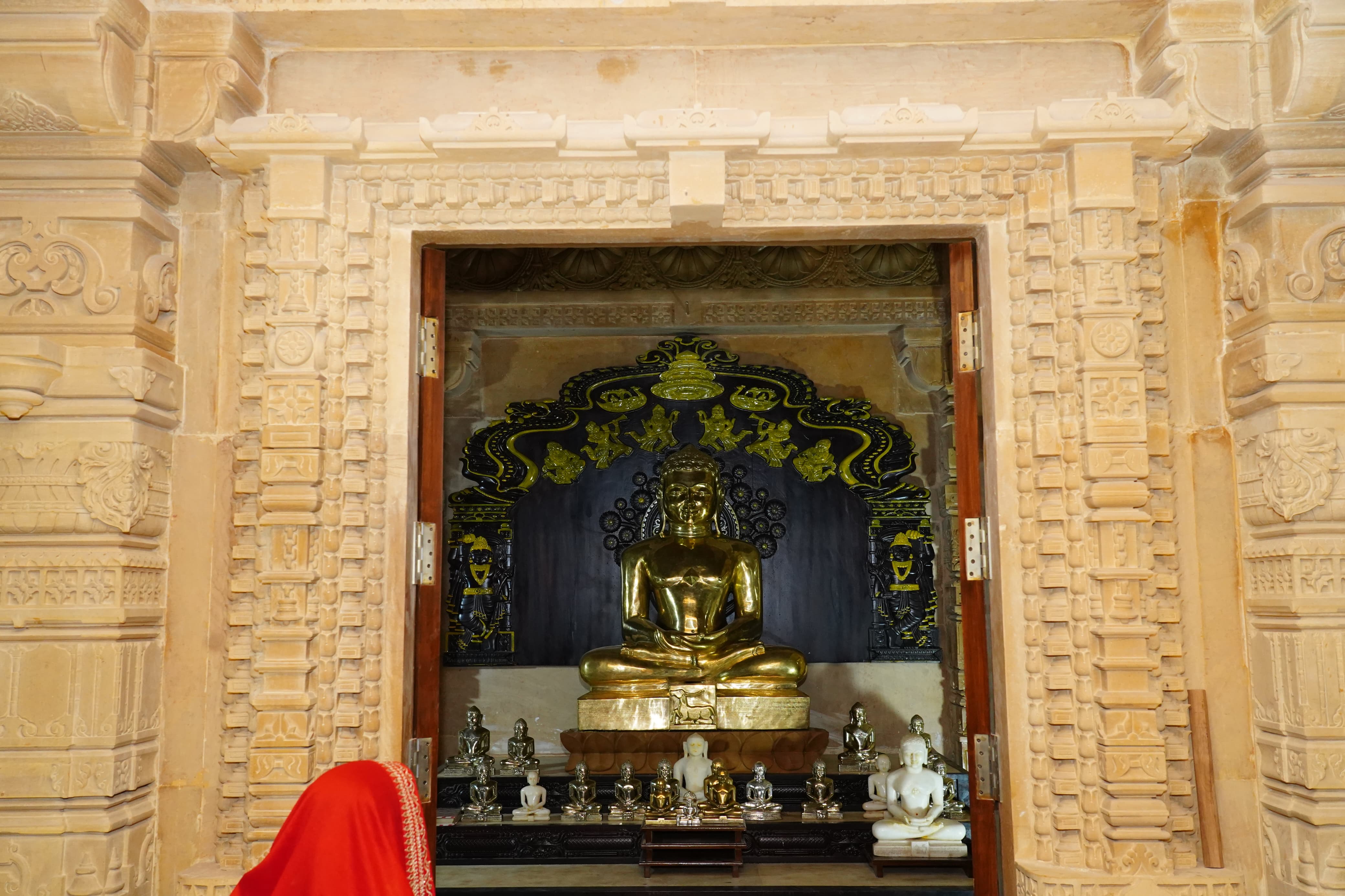 Brijmohan Aggarwal, Jain Muni Acharya Shri Vidya Sagar Ji Maharaj, Panchkalyanak Committee, Tilda Nevra, Chhattisgarh, Khabargali participated in the Pankalyanak of the newly constructed Jain temple.chhattisgarh, khabargali