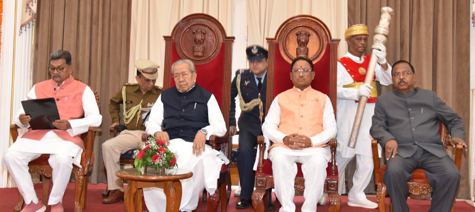 Governor Shri Harichandan administered the oath of Protem Speaker to Ramvichar Netam, Protem Speaker of the Assembly, Protem Speaker, Chhattisgarh, Khabargali.