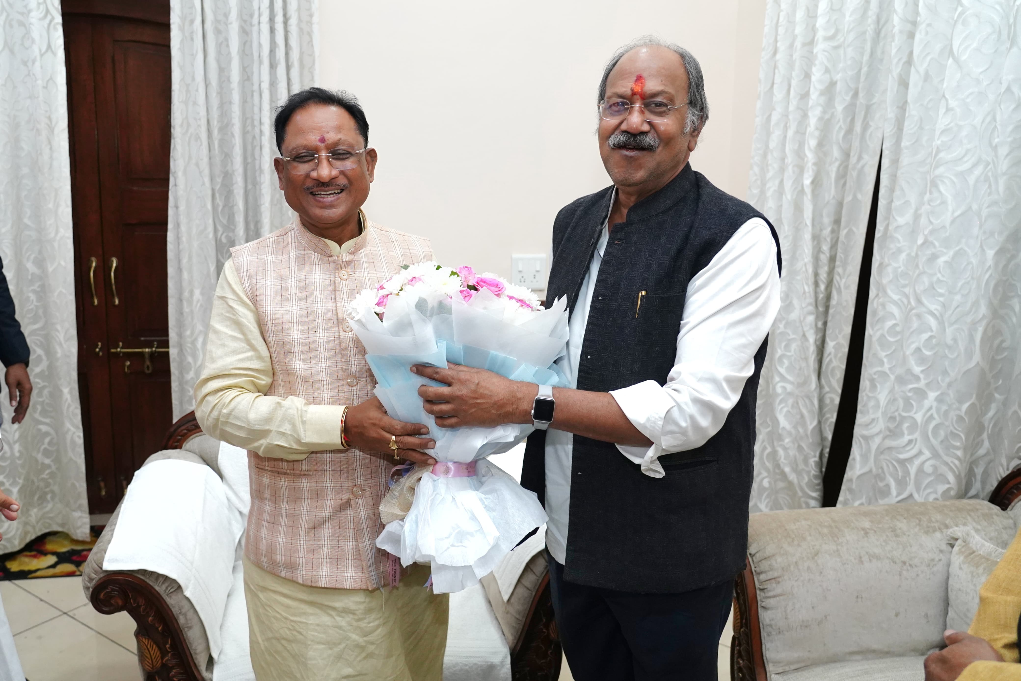 Senior BJP leader and Raipur South MLA Brijmohan Aggarwal, Degree Girls College, Dani School, Councilor Mrityunjay Dubey, Amar Bansal, Budha Talab, Raipur, Chhattisgarh, Khabargali.