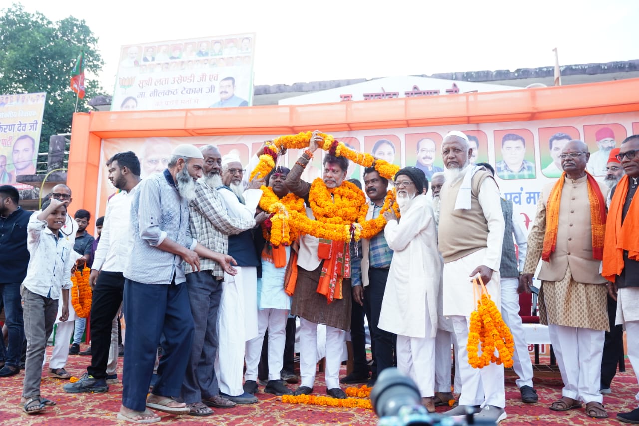 Grand welcome to BJP's newly appointed state president Kiran Dev at various places, Chhattisgarh, Khabargali.