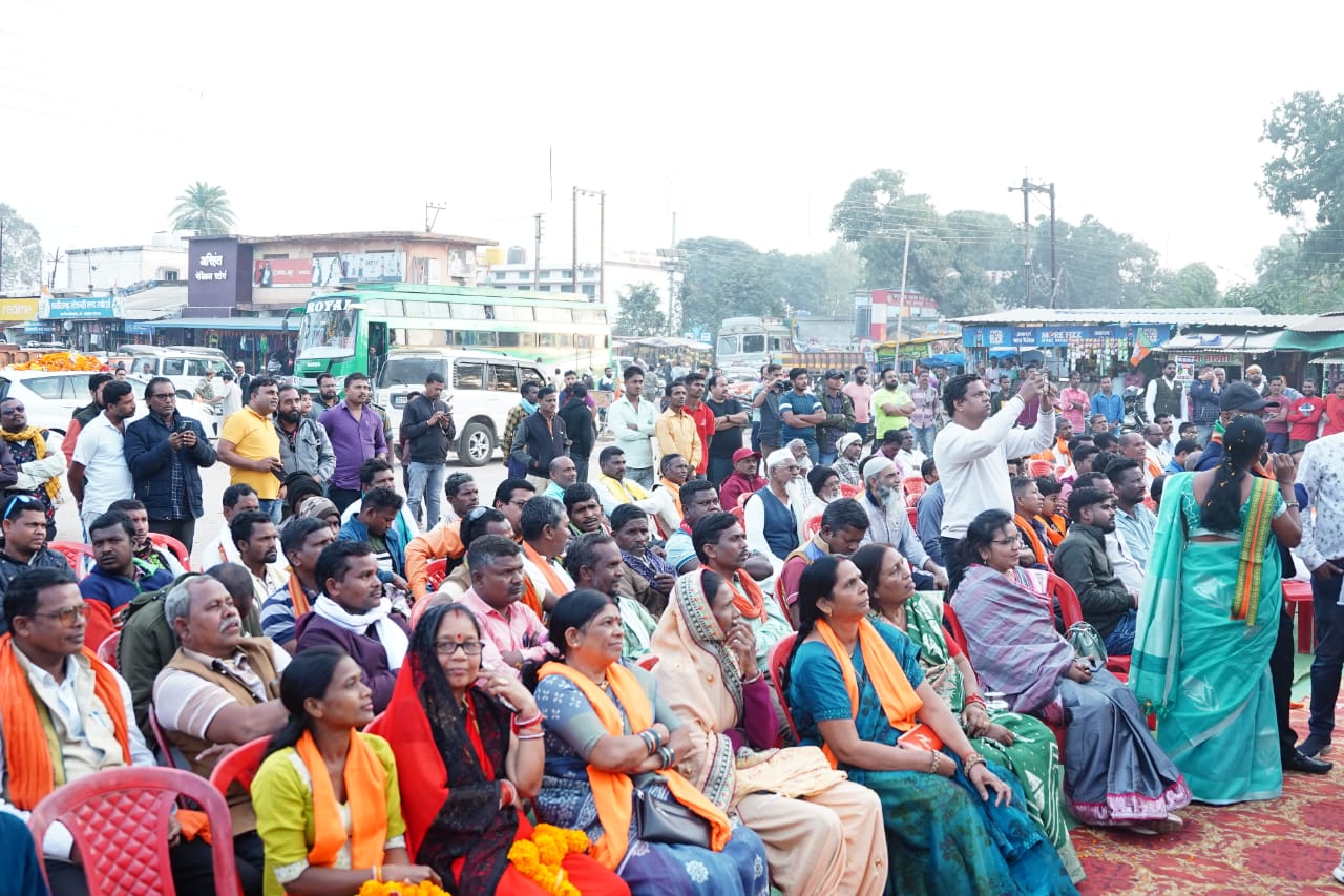 Grand welcome to BJP's newly appointed state president Kiran Dev at various places, Chhattisgarh, Khabargali.