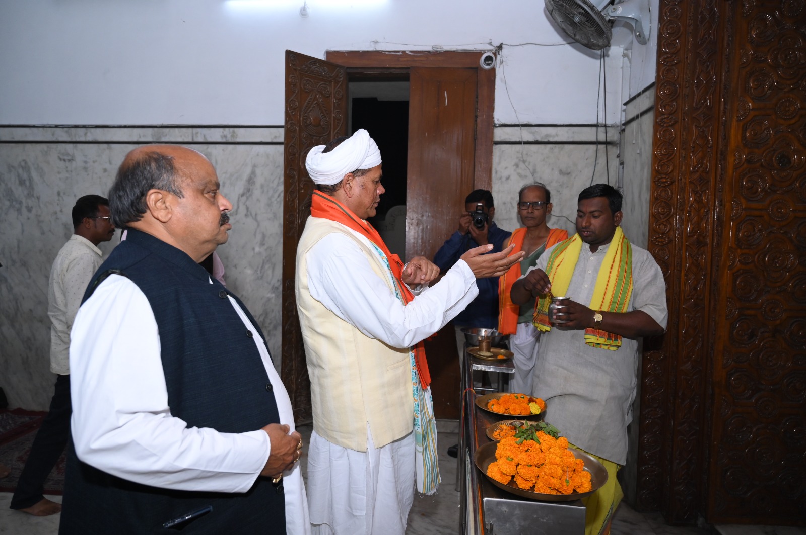 Rawatpura government reached Shri Jagannath temple located in Gayatri Nagar, Raipur North MLA Purandar Mishra, Raipur, Chhattisgarh, Khabargali.