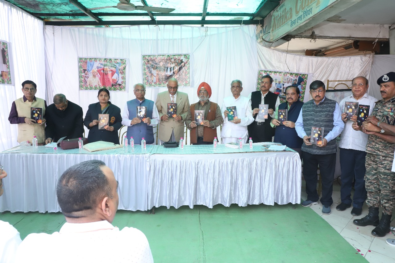 Late Dr. Hemu Yadu's last work 'Mysterious Discovery of Om Lipi', awarded with the Golden Book of World Records, was released, CB Bajpai, former Justice of Chhattisgarh High Court, Bilaspur and former Vice Chancellor of Hidayatullah National University and Brijmohan Aggarwal, Education, Religious Trust and Endowment.  , Minister of Tourism and Culture, Khabargali