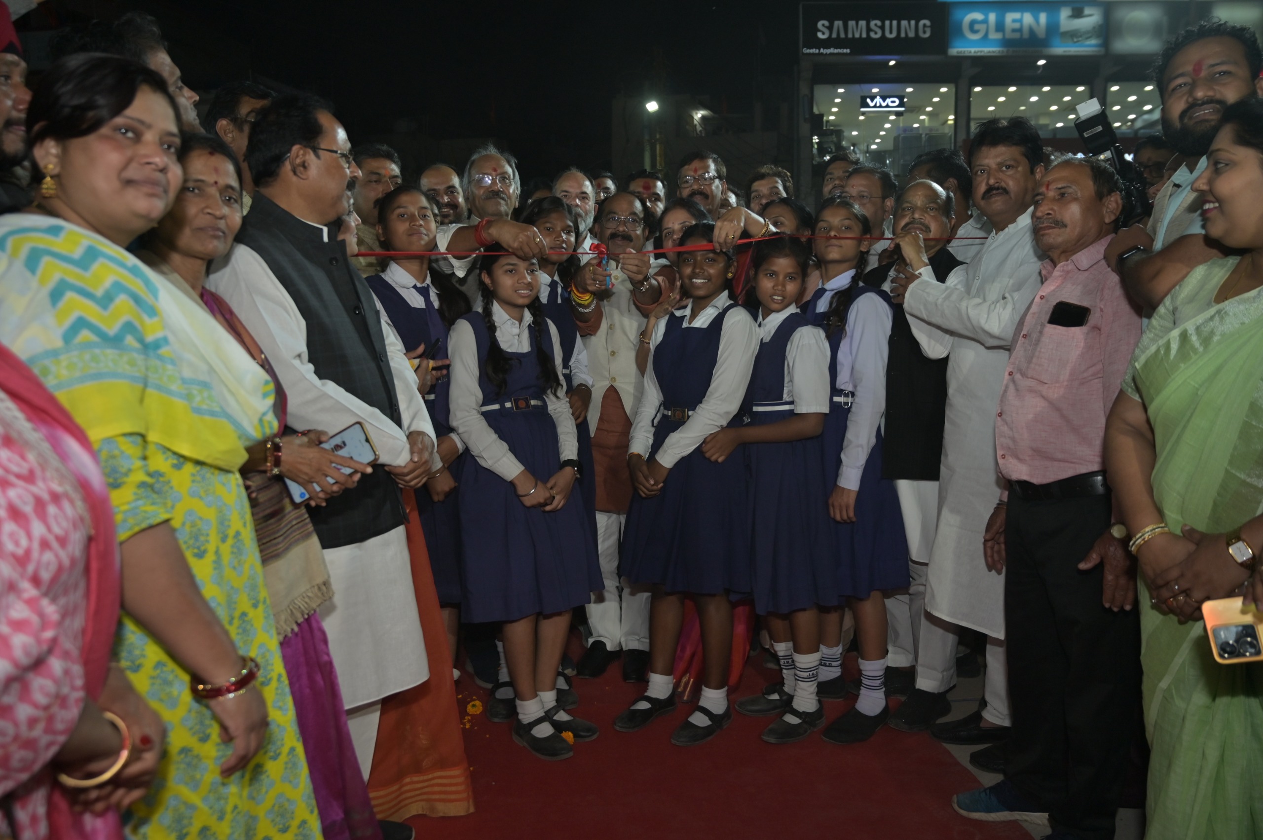 Inauguration of the newly constructed Swami Vivekananda Sarovar-Budhatalaab path by Raipur Smart City Limited today under the chairmanship of Deputy Chief Minister and Urban Administration Minister Arun Sao, Chief Hospitality and School and School Education Minister Brijmohan Agarwal, Chhattisgarh, Khabargali.