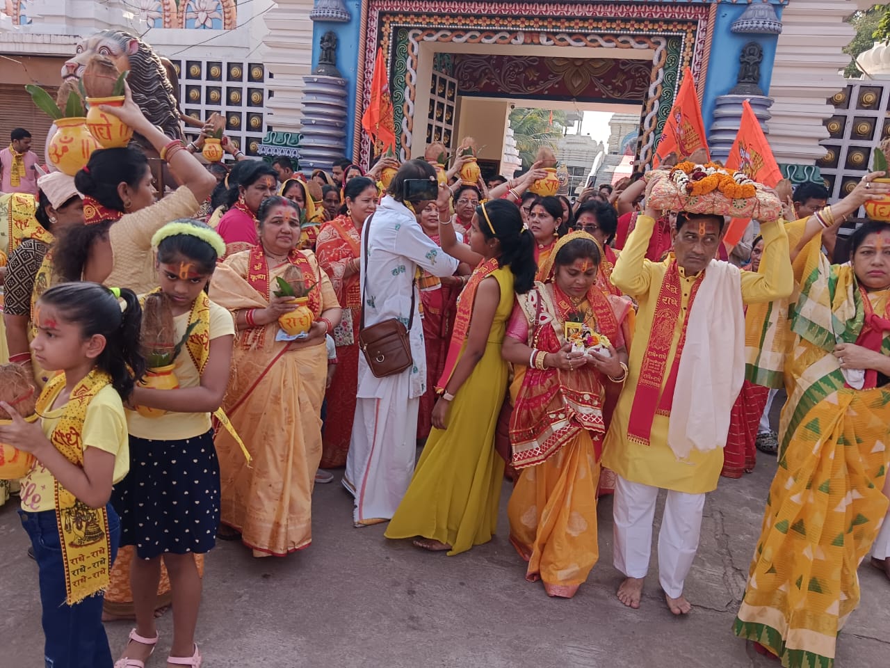 Shrimad Bhagwat Katha is the only means to attain God in Kalyug, Pandit Shivanand Maharaj, Siddha Vinayak Shiv Sai Hanuman Temple of Gayatri Nagar of the capital, Shrimad Bhagwat Katha started with Kalash Yatra, Raipur, Chhattisgarh, Khabargali.