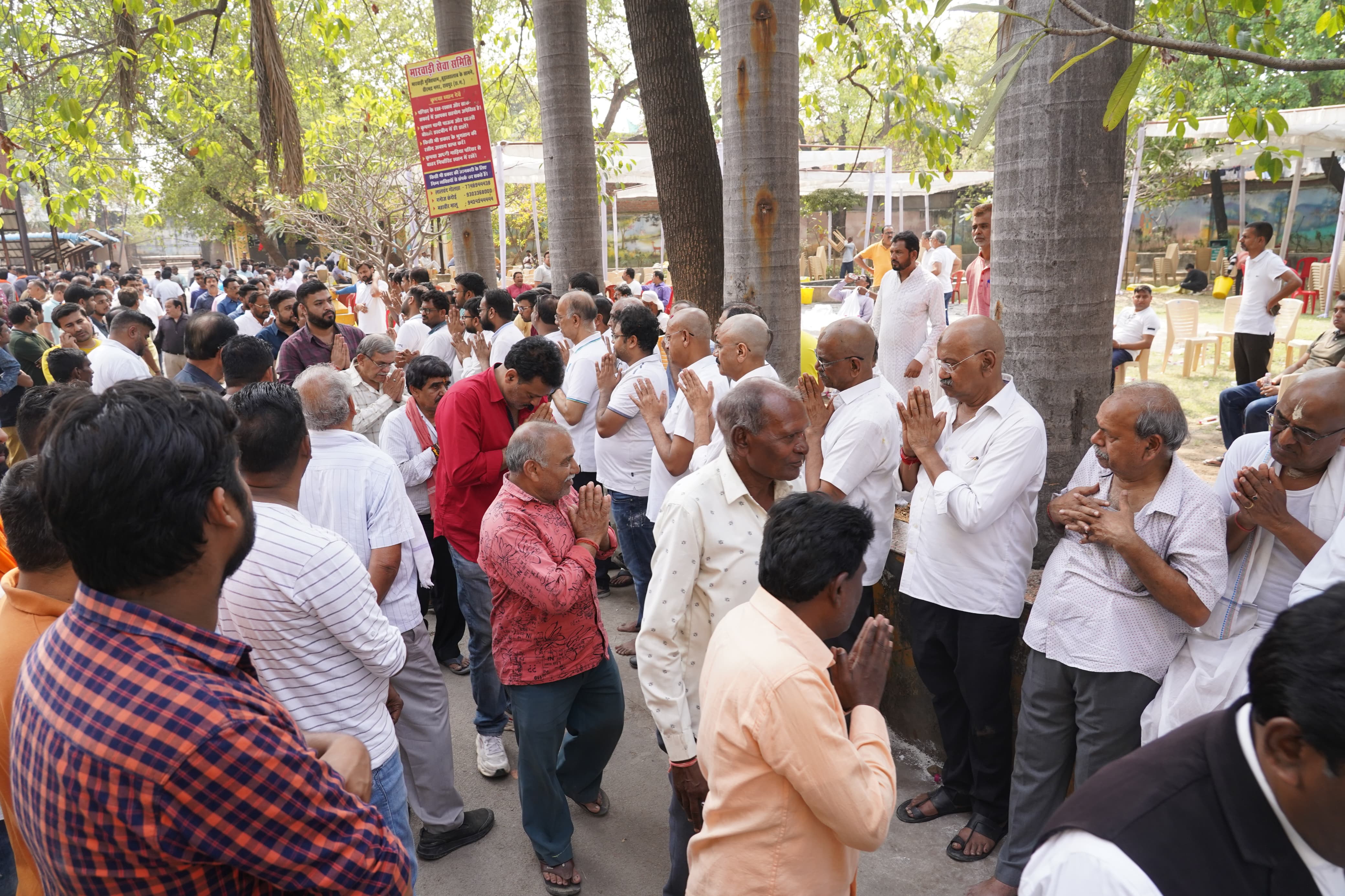 Pistachio Devi merged into Panchatatva, crowd gathered in the last journey of minister Brijmohan Agarwal's mother, wife of social worker Ramjilal Agarwal, mother of Gopal Agarwal, Brijmohan Agarwal, Vijay Agarwal, Yogesh and Yashwant Agarwal passed away, Raipur, Chhattisgarh, Khabargali