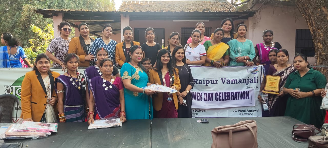 International Women's Day celebrated in Kaleva, the capital's stronghold. Gyandeep Women's Self Help Group and JCI Raipur Wamanjali Zone 9 honored each other, Mrs. Rekha Tiwari, Senior Director Mrs. Sarita Sharma and Padmashree Payal Tiwari, Mrs. Archana Dwivedi, Secretary Parul Aggarwal,  Chhattisgarh, Khabargali