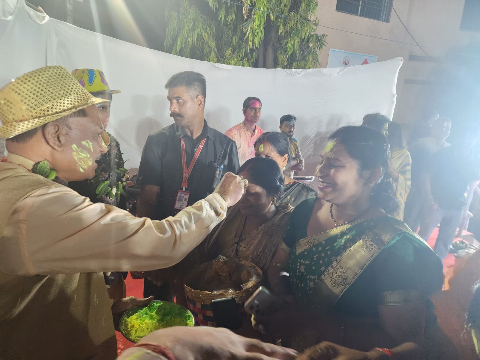 When Chief Minister Sai called the press club to wish the Garh Kaleva family a happy Holi, Vishnudev Sai, Chief Director of Garh Kaleva Rekha Tiwari, Sarita Sharma, Padmashree (Payal Tiwari) and Shimmi Sharma, Meenakshi, Pappi, Daleshwari, Raipur, Chhattisgarh, khabargali