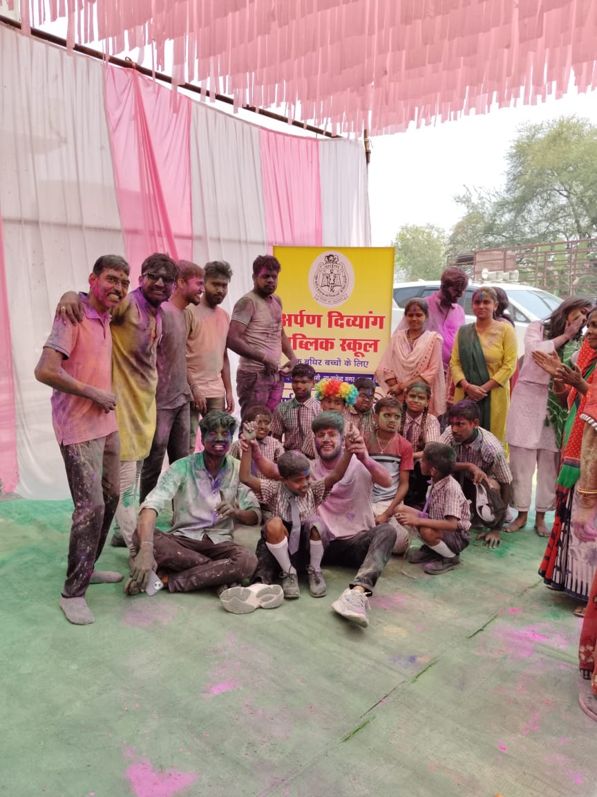 Elderly people played Holi with Divyang children, Holi Milan celebration of Arpan Divyang Public School, on the invitation of Dr. Sonali Chakraborty of Swayamsiddha Foundation and Artistic Vibe Foundation and her team, elderly people living in Sanjivani Ashram, Chitwan Old Age Home, Lions Club Old Age Home, Mana Old Age Home, Manohar Jeevan Kalyan Old Age Home played Holi with colors with Divyang children studying in Arpan Divyang Public School, Raipur, Chhattisgarh, Khabargali,