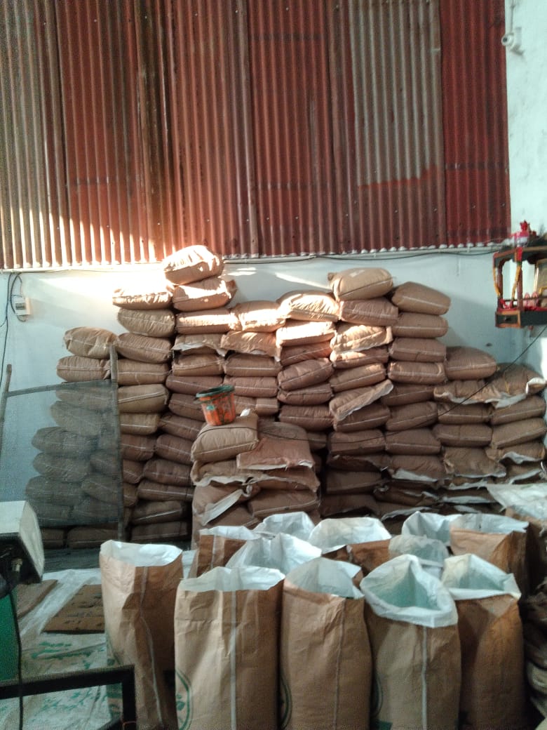 2800 kg carry bags seized from illegal plastic manufacturing and factory sealed, action taken by Chhattisgarh Public Works Department Regional Office Raipur, compensation will also be recovered for damage caused to the environment, M/s Vishwamitra Packaging Sondongri Raipur, Satyakarma Welfare Foundation Society, Superintendent Engineer A.C. Malu, Regional Officer P.K. Rabde, Environment Protection Act, Chhattisgarh, Khabargali