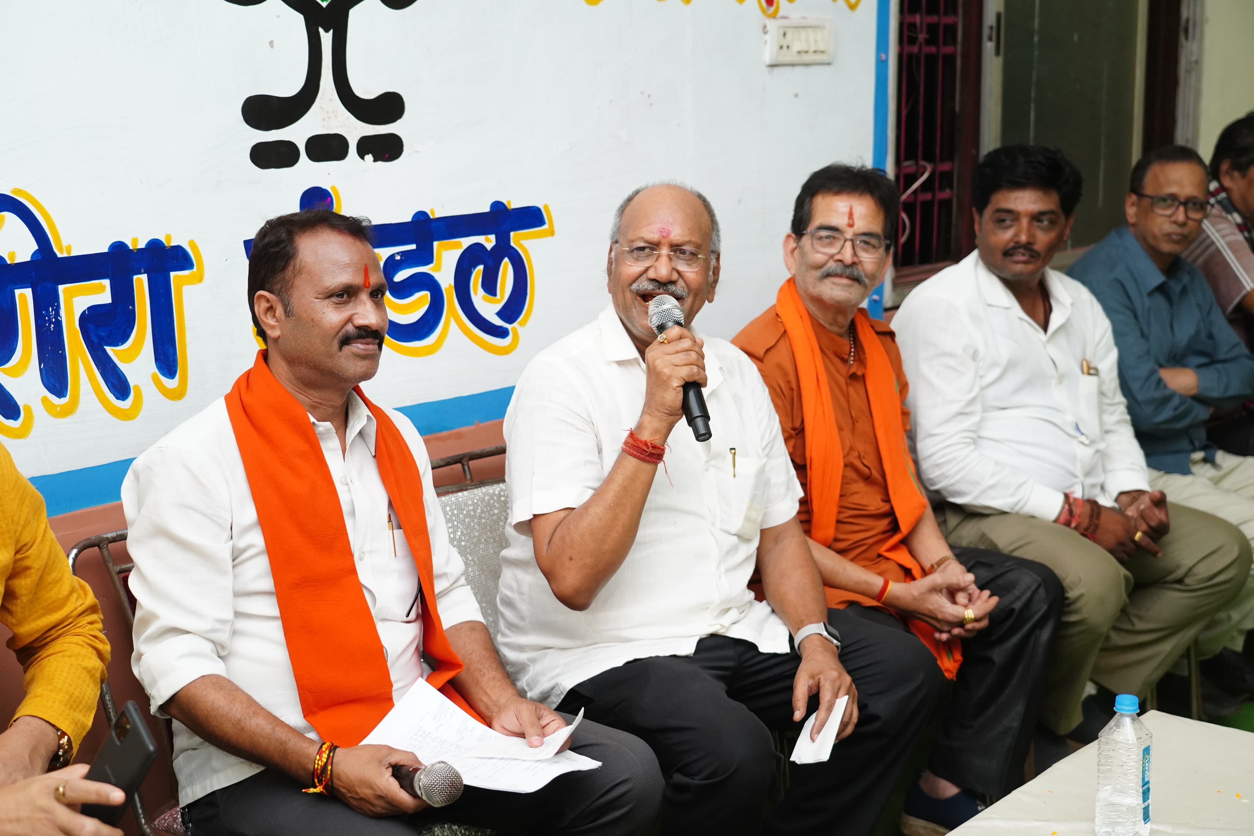 BJP workers from Dharsiwan assembly constituency took a pledge to make Brijmohan win by 1 lakh votes, Lok Sabha elections, Brijmohan Agarwal, BJP, Chhattisgarh, Khabargali