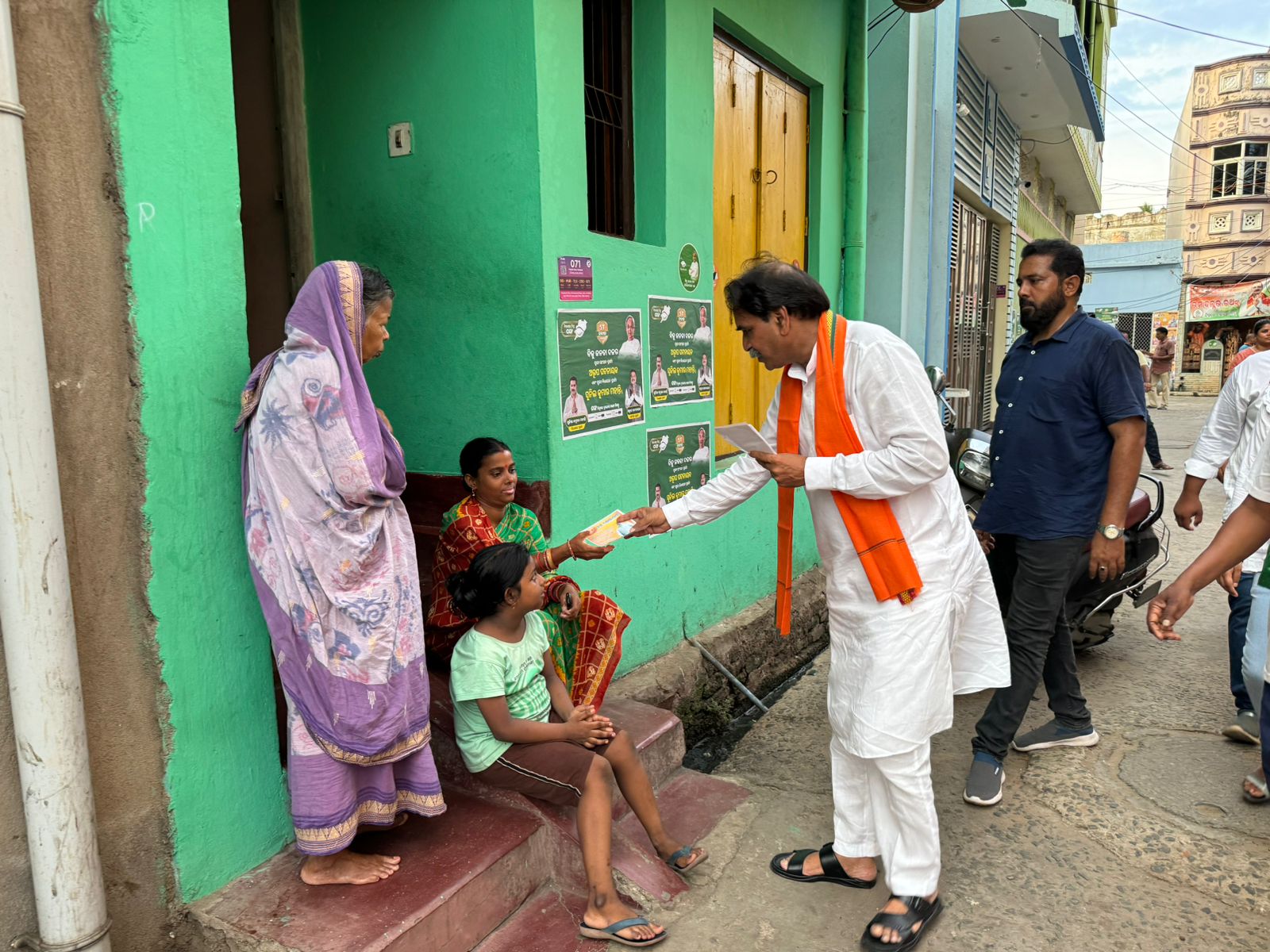 Former Chhattisgarh cabinet minister Rajesh Munat campaigns vigorously in favour of BJP in Puri, Odisha, Khabargali