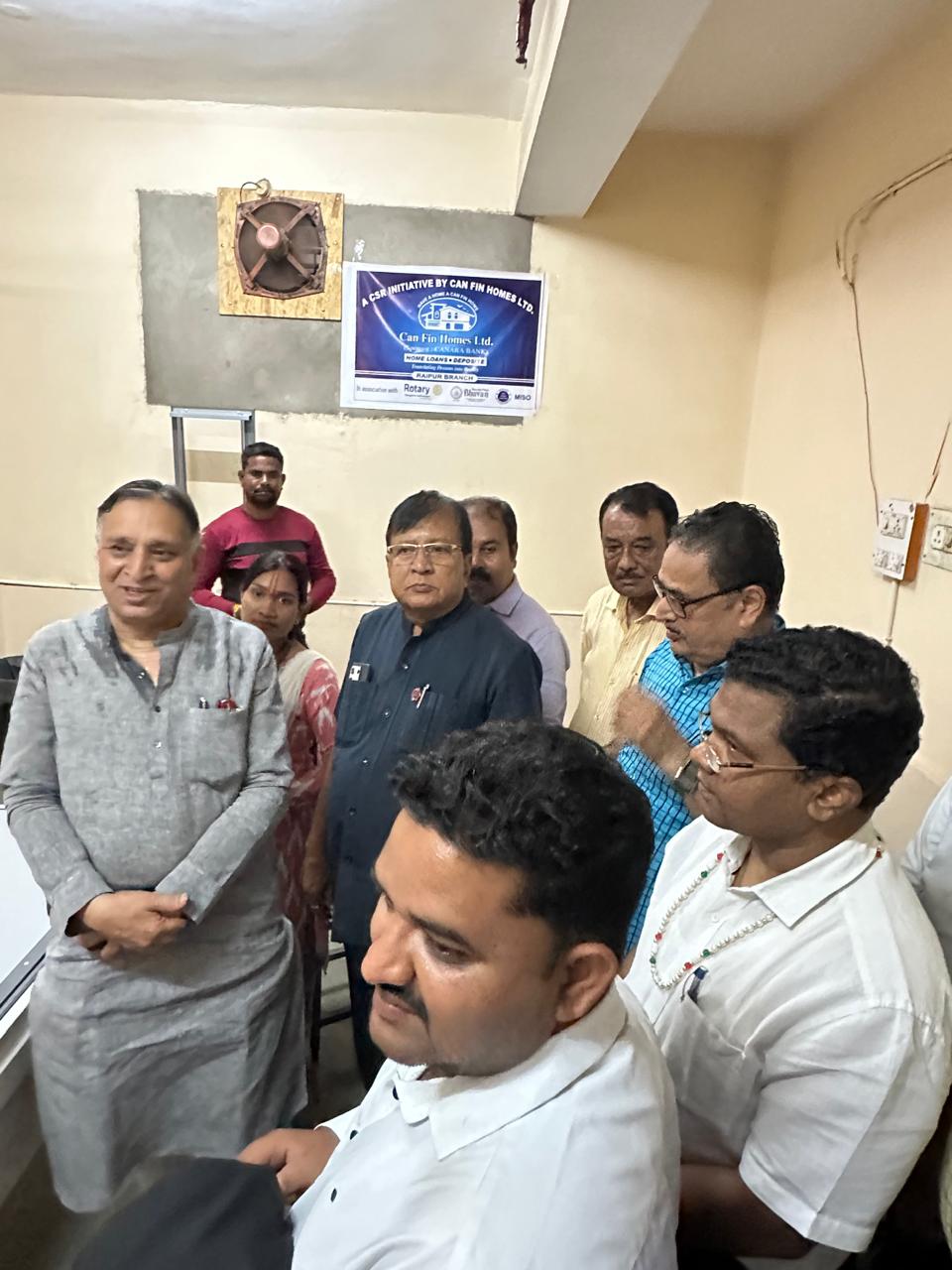 Donation of 2 X-ray machines worth 12 lakhs in Mekahara, Lokesh Kavadiya, Mahavir Intercontinental Service Organization, MISO, CSR Fund of Ken Fin Homes Bangalore, Dr. S.B.S. Netam Superintendent Mekahara, Dr. S.B.S. Netam Superintendent Mekahara, Raipur, Khabargali