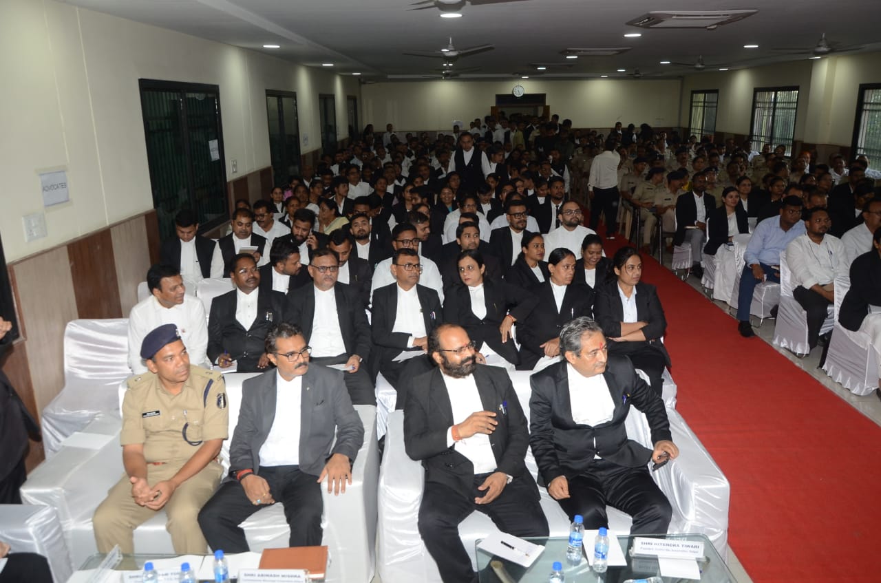 New Indian Judicial Code will be implemented from July 1, Professor Abhinav Shukla, Chief District and Sessions Judge Mr. Abdul Zahid Qureshi, ADM Mrs. Nidhi Sahu, ASP Daulatram Porte, Raipur, Chhattisgarh, Khabargali