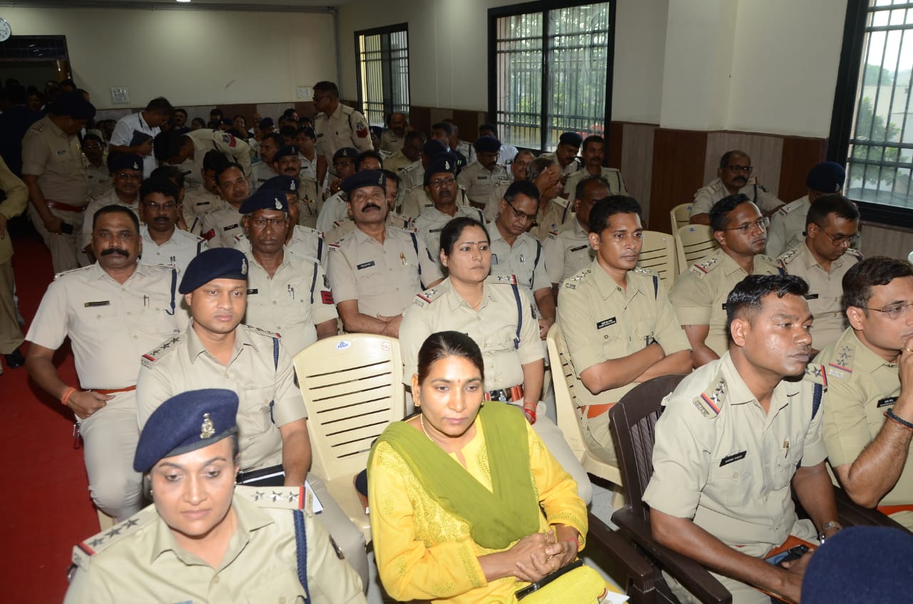 New Indian Judicial Code will be implemented from July 1, Professor Abhinav Shukla, Chief District and Sessions Judge Mr. Abdul Zahid Qureshi, ADM Mrs. Nidhi Sahu, ASP Daulatram Porte, Raipur, Chhattisgarh, Khabargali