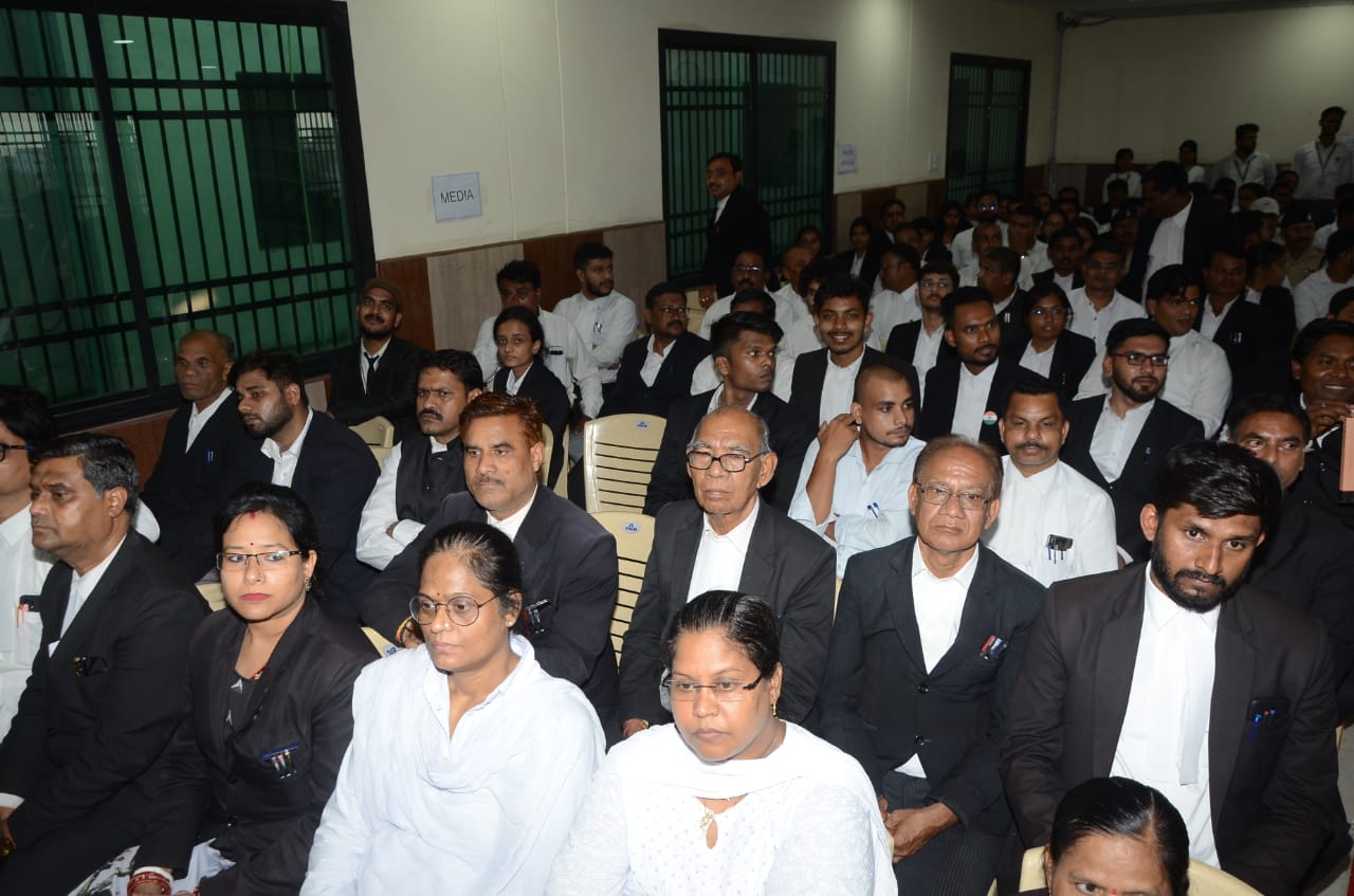 New Indian Judicial Code will be implemented from July 1, Professor Abhinav Shukla, Chief District and Sessions Judge Mr. Abdul Zahid Qureshi, ADM Mrs. Nidhi Sahu, ASP Daulatram Porte, Raipur, Chhattisgarh, Khabargali