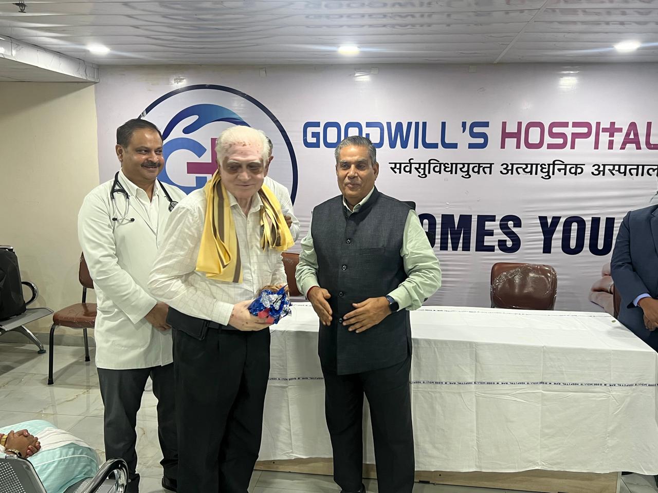 Honoring social workers and doctors on Doctor's Day, Lokayukta's legal advisor Justice Ajit Rajbhanu, Lokayukta Justice T P Sharma, Dr. Satyajit Sahu from Chikitsa Ratna, Dr. H L Chauhan, Dr. Asha Mishra, Dr. Girish Gotiya, Dr. Arpan Jain, Dr. Tanu Tiwari, Dr. Saurabh Barman, Dr. Manish Sahu, Dr. Manish Gupta, Dr. Niranjan Arya, Dr. Srinivas Rao, Dr. Sangeeta Kaushik, Dr. Urvashi Fuljhale, Dr. Shiv Sahu, Dr. Bhagwat, Dr. Narendra, Dr. Sushma Sahare, Dr. Yamin Mohammad, Dr. Fatima Qudsia, Dr. Ashok Sarva, Raipur, Chhattisgarh, Khabargali