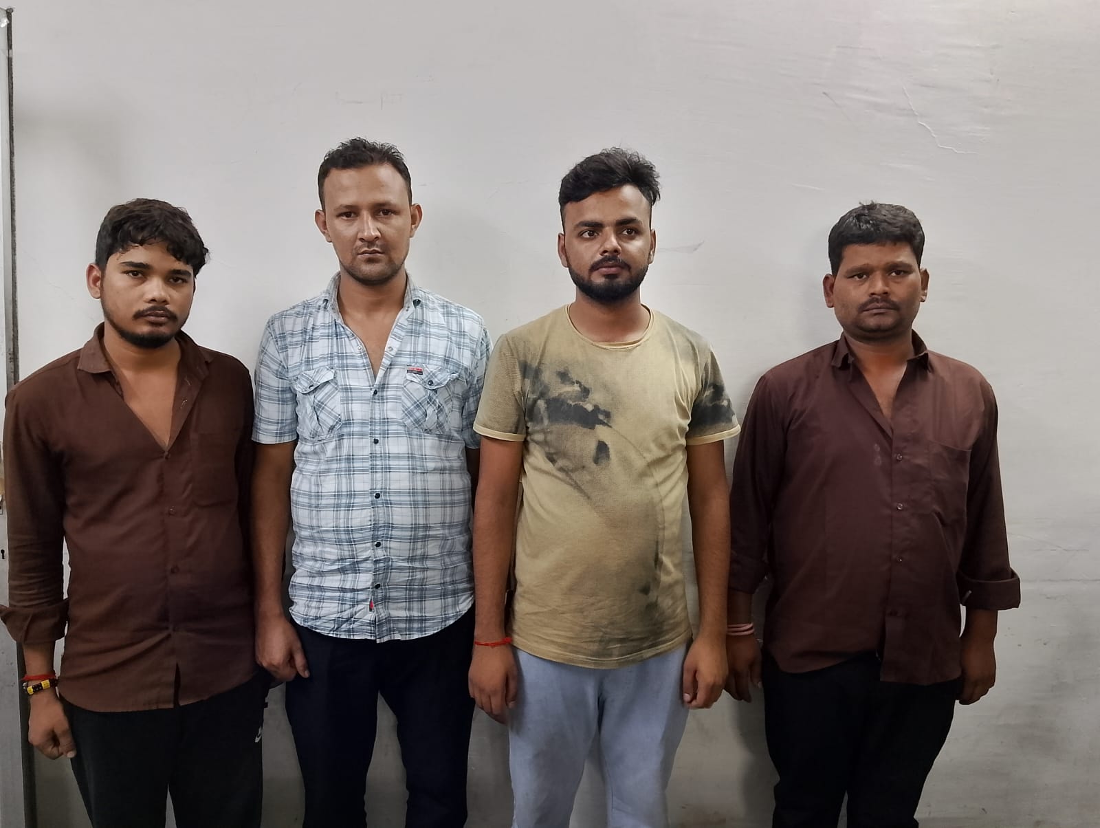 Youth brutally beaten up after theft at Raipur Railway Station, 4 canteen workers arrested 3 RPF personnel including 1 assistant sub-inspector and 2 women constables suspended for negligence in duty and not responding to the situation, Chhattisgarh, KhabarGali