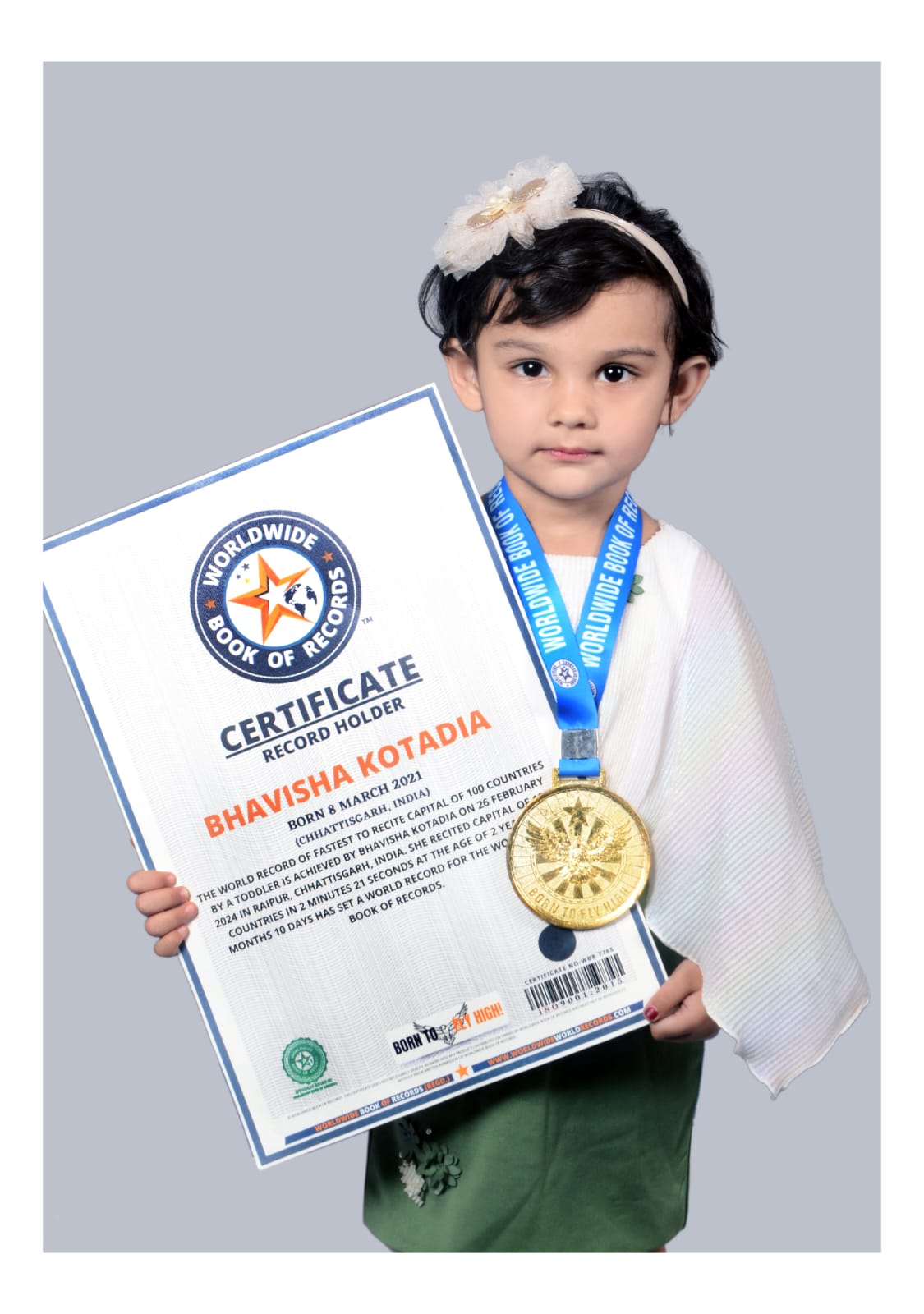 Two real sisters from Raipur made a world record, Worldwide Book of Records, Chief Minister blessed the daughters, 6 year old Bhavya Kotdiya remembers the names of inventors and 3 year old Bhavisha Kotdiya remembers the names of capitals of 100 countries, father Mr. Gaurav Kotdiya, mother Mrs. Namita Kotdiya, Raipur, Chhattisgarh, Khabargali