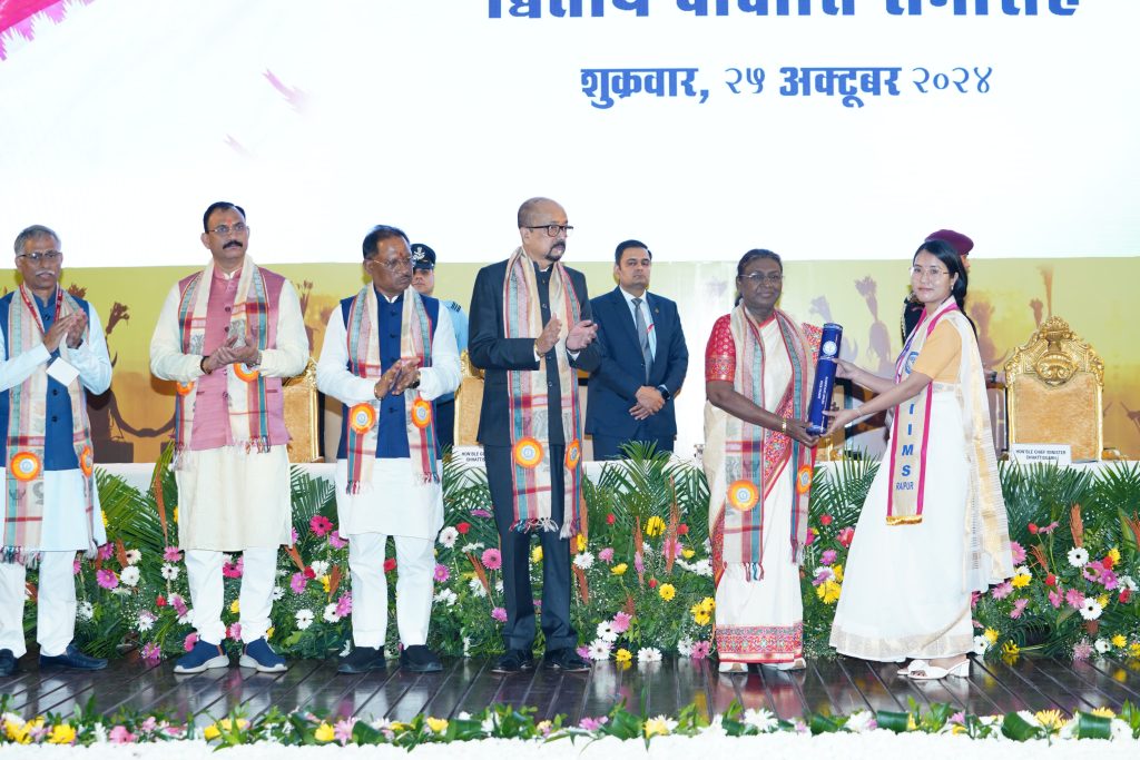 Doctors should always work with human values, President Mrs. Draupadi Murmu, Governor Mr. Ramen Deka, Second Convocation of All India Institute of Medical Sciences AIIMS, Chhattisgarh is moving towards becoming the medical hub of Central India, Chief Minister Mr. Vishnu Dev Sai, Prof. George A. D'Souza, Executive Director and CEO Lieutenant General Ashok Kumar Jindal, Raipur, Khabargali