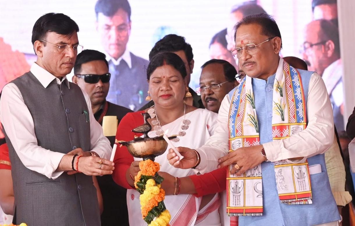 Union Minister Dr. Mandaviya called upon the youth to get involved in the country's development and social concerns, Union Minister and Chief Minister inaugurated the Mati Ke Veer Padyatra in a grand manner, Chhattisgarh, Khabargali