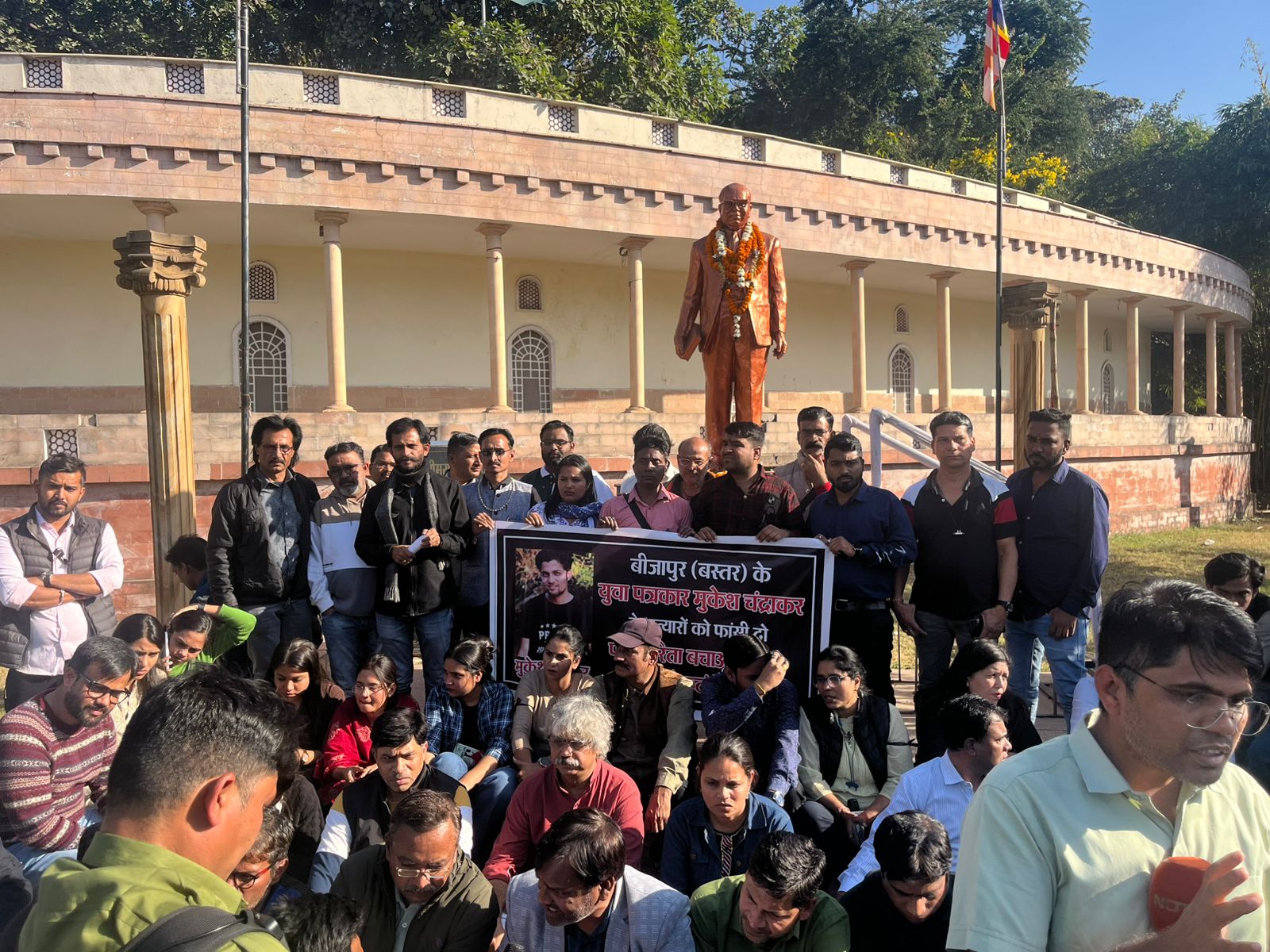 पत्रकार हत्याकांड में बड़ा खुलासा, आरोपी ठेकेदार का छोटा भाई हैदराबाद से गिरफ्तार खबरगली Big revelation in journalist murder case, accused contractor's younger brother arrested from Hyderabad  cg news hindi news cg big news cg latest news khabargali 