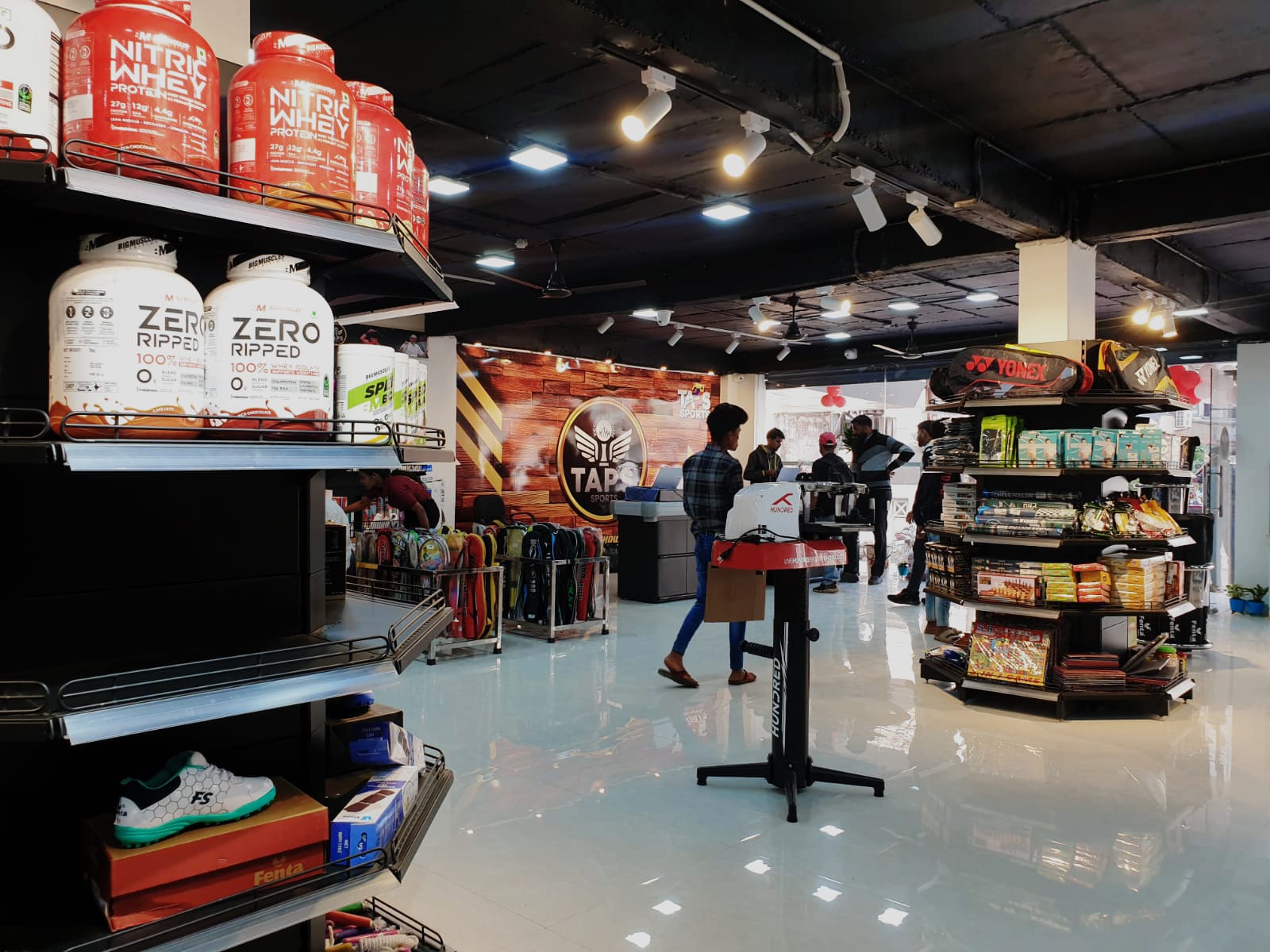 Inauguration of Chhattisgarh's largest and modern sports and fitness showroom 'Tapes Sports', near Chandramaurya Chowk, Bhilai, fitness equipment and top brands, announcement of special offers for customers, online shopping and home delivery facility, Khabargali