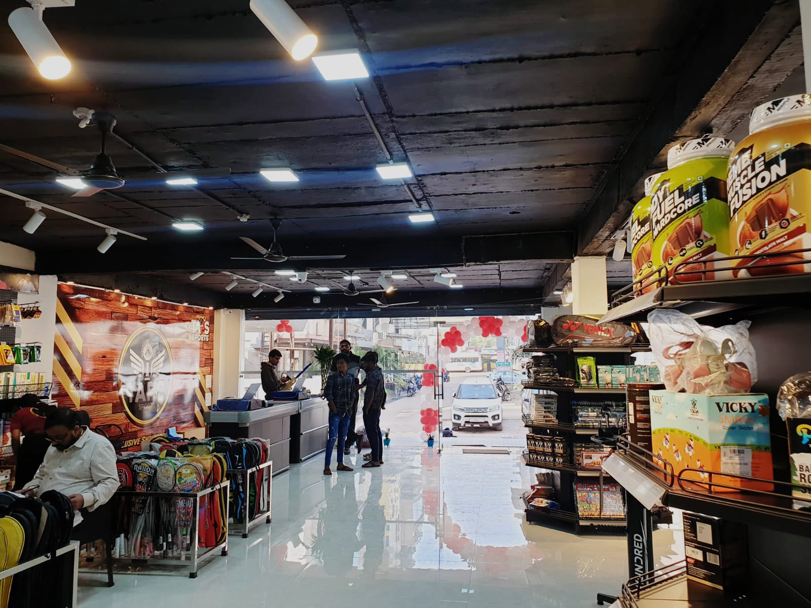 Inauguration of Chhattisgarh's largest and modern sports and fitness showroom 'Tapes Sports', near Chandramaurya Chowk, Bhilai, fitness equipment and top brands, announcement of special offers for customers, online shopping and home delivery facility, Khabargali