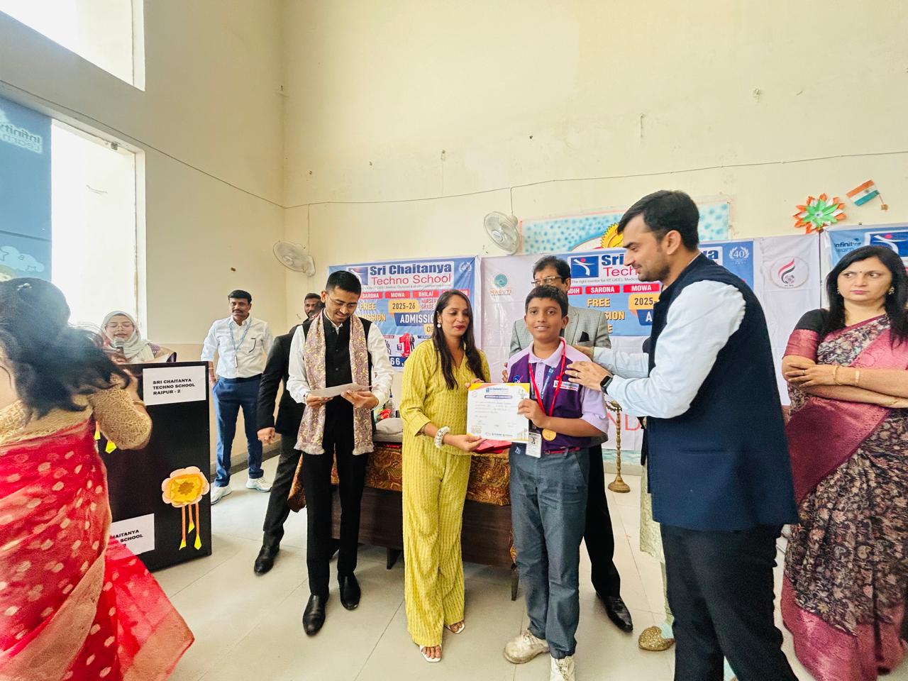 Mental health awareness program was organized for the children of Sri Chaitanya Techno School, experts from Maruti Foundation and Heritage India told how to deal with mental pressure during exams, Megha Tiwari, Raipur, Chhattisgarh, Khabargali