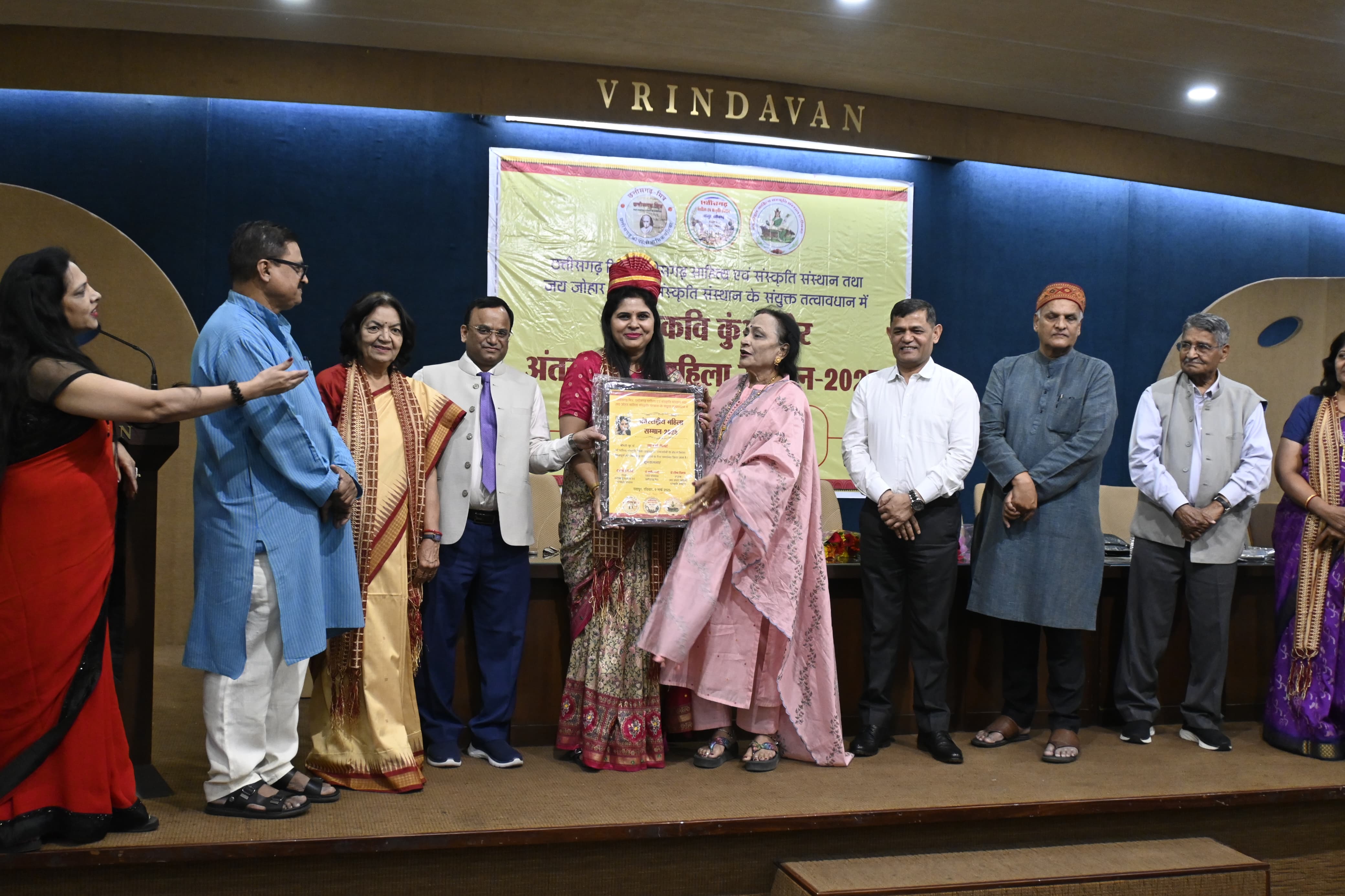 Youth Poetry Kumbh and Nari Shakti Samman organized under the joint aegis of Chhattisgarh Mitra, Chhattisgarh Literature and Culture Institute and Jai Johar Literature Culture Institute, Dr. Indira Mishra, Shatabdi Pandey, Dr. Shipra Banerjee, Dr. Neelima Sharma, Dr. Kavita Verma, Dr. Shweta Bhatia, Dr. Trisha Sharma, Dr. Reshma Ansari, Dr. Reshma Lakesh, Dr. Shikha Mitra, Dr. Madhulika Agarwal, Raipur, Chhattisgarh, Khabargali