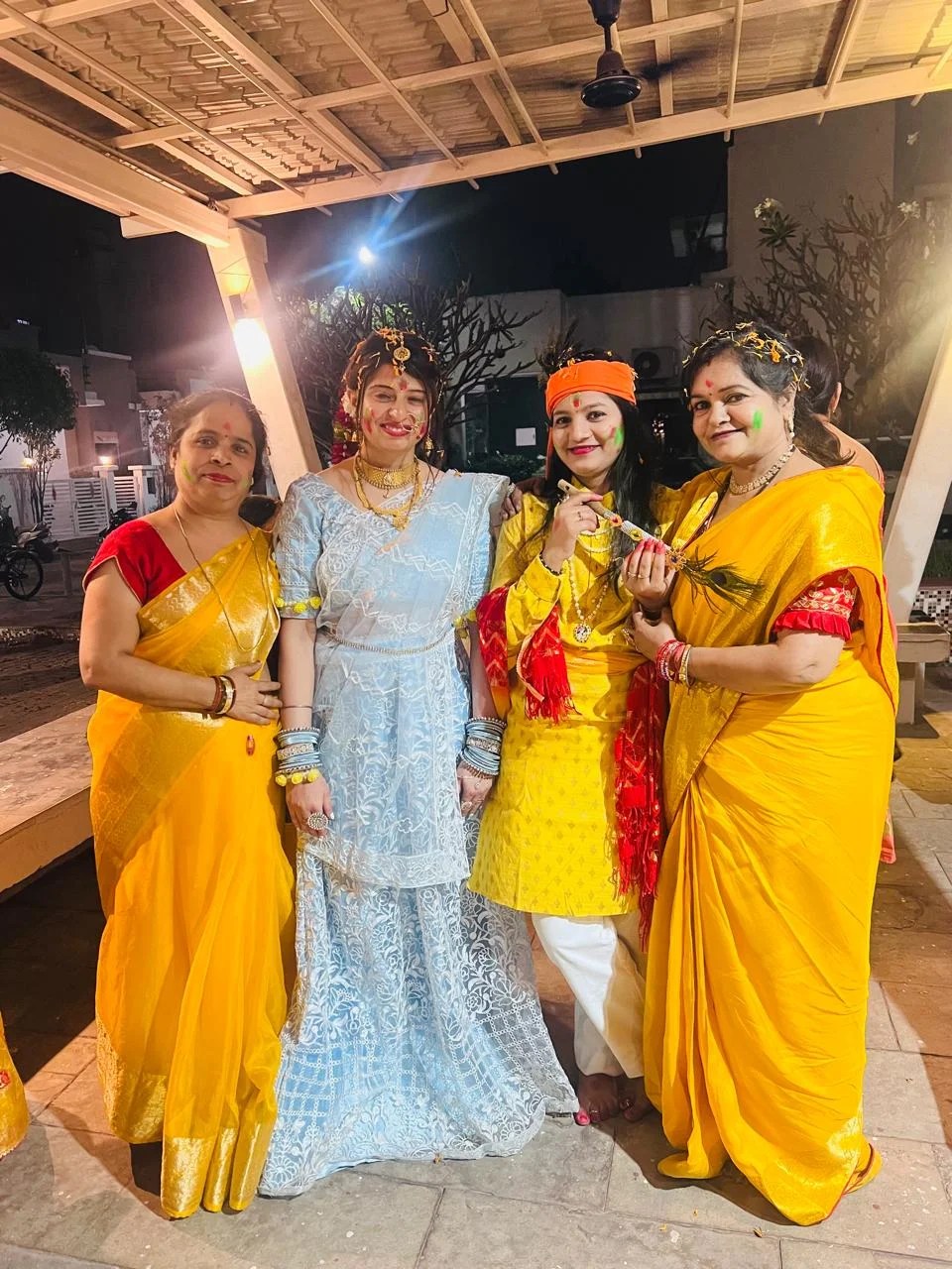 Women of Avni Green Society played Holi with flowers, danced with colors, Raipur, Chhattisgarh, Khabargali