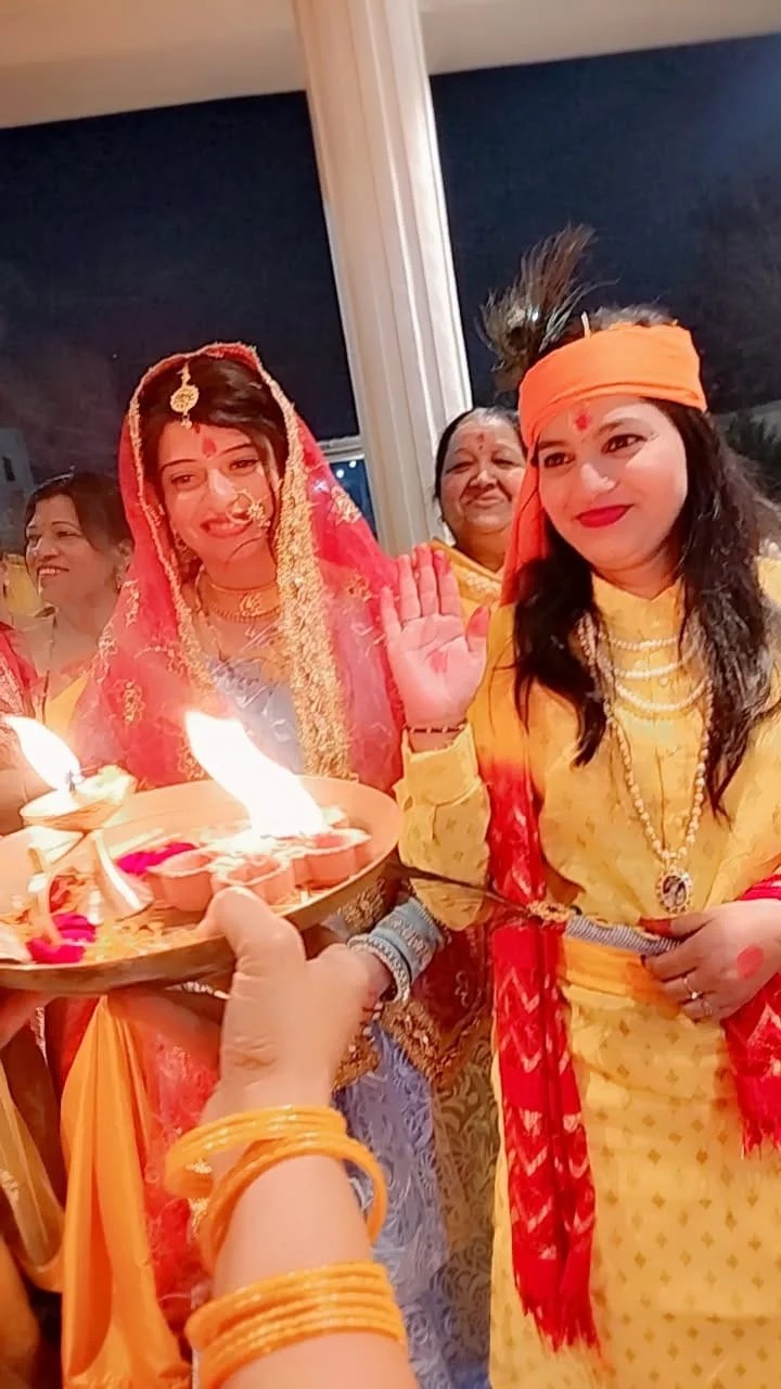Women of Avni Green Society played Holi with flowers, danced with colors, Raipur, Chhattisgarh, Khabargali