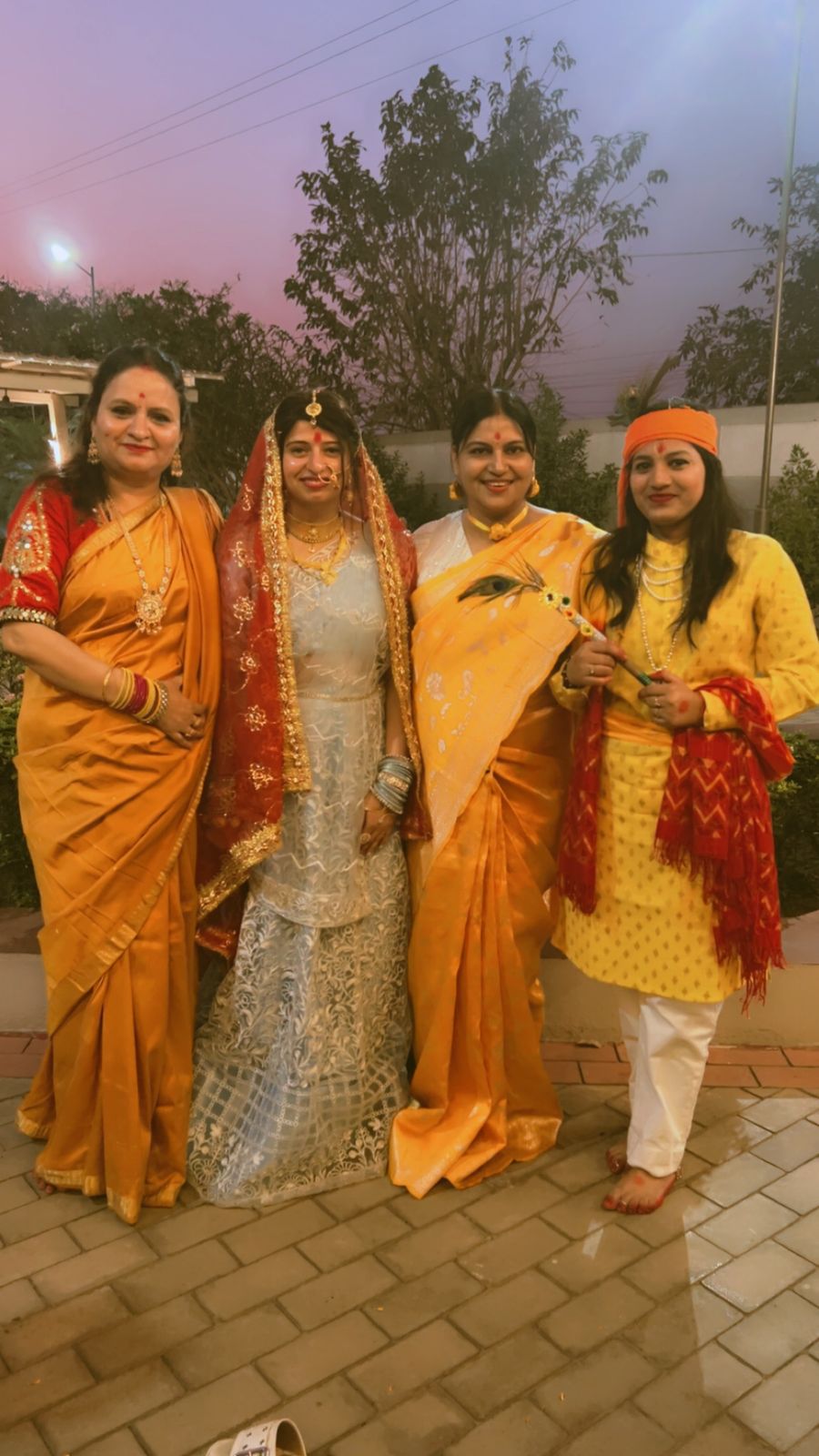 Women of Avni Green Society played Holi with flowers, danced with colors, Raipur, Chhattisgarh, Khabargali